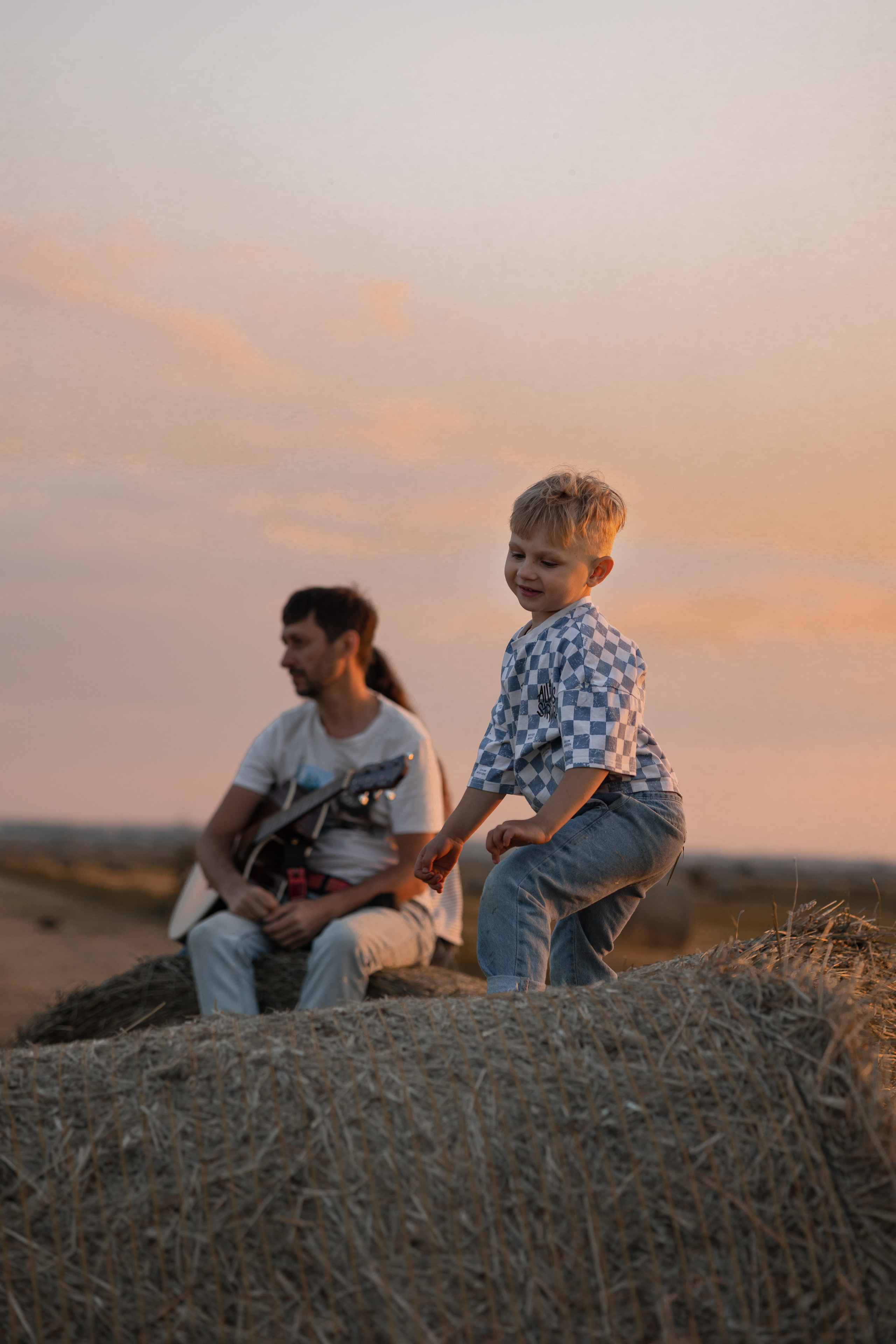 Закатная фотосессия в поле