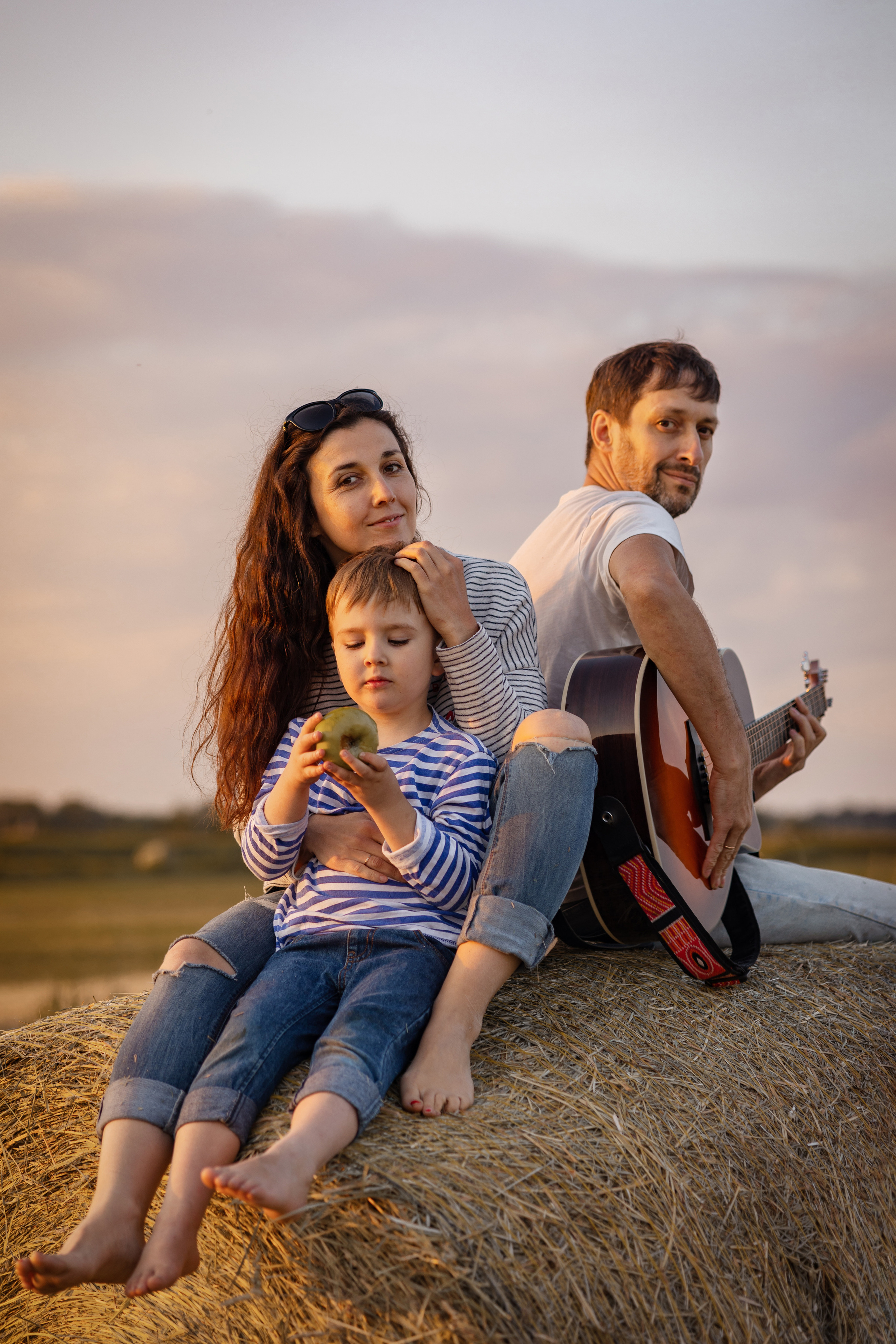 Закатная фотосессия в поле
