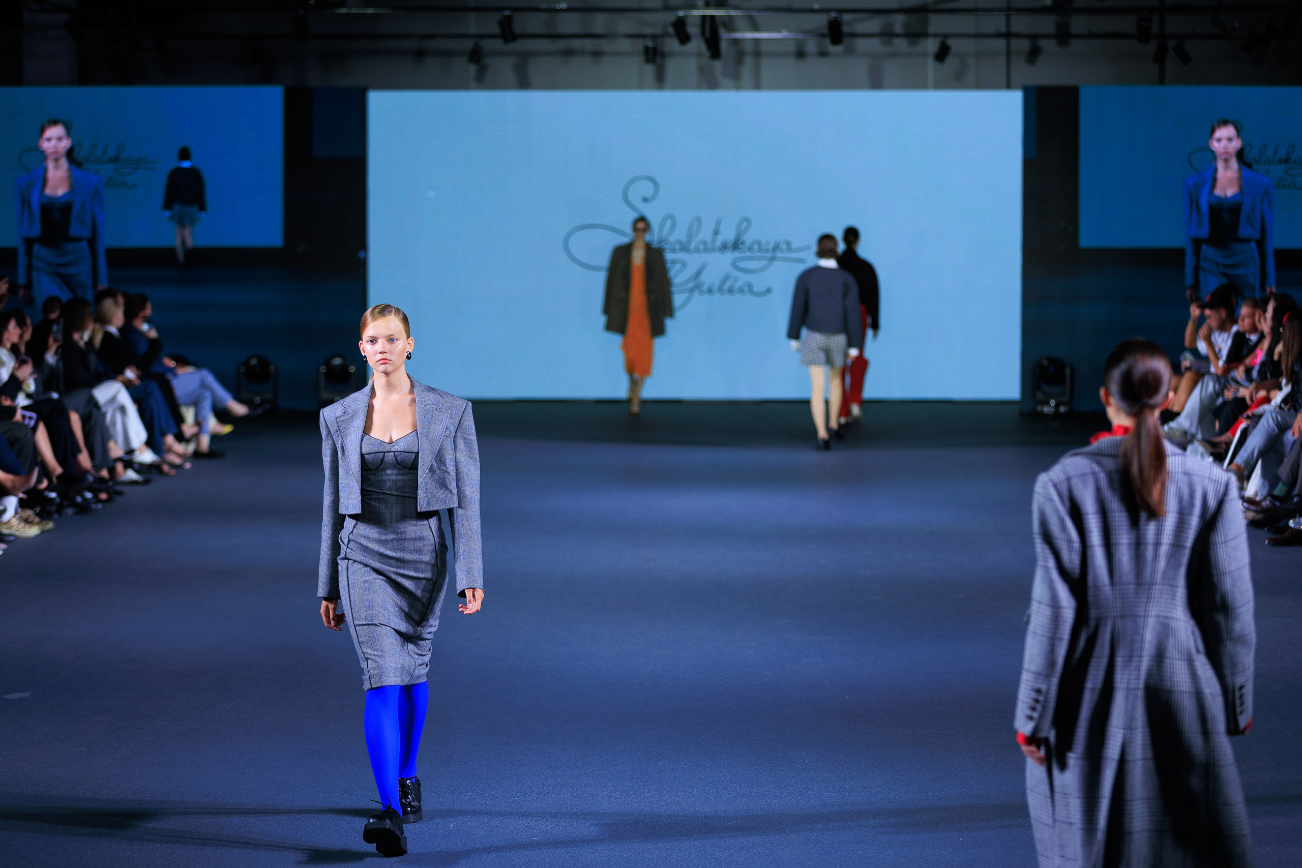 Фотограф для модного показа. Контент для бизнеса в Екатеринбурге Полдень Медиа