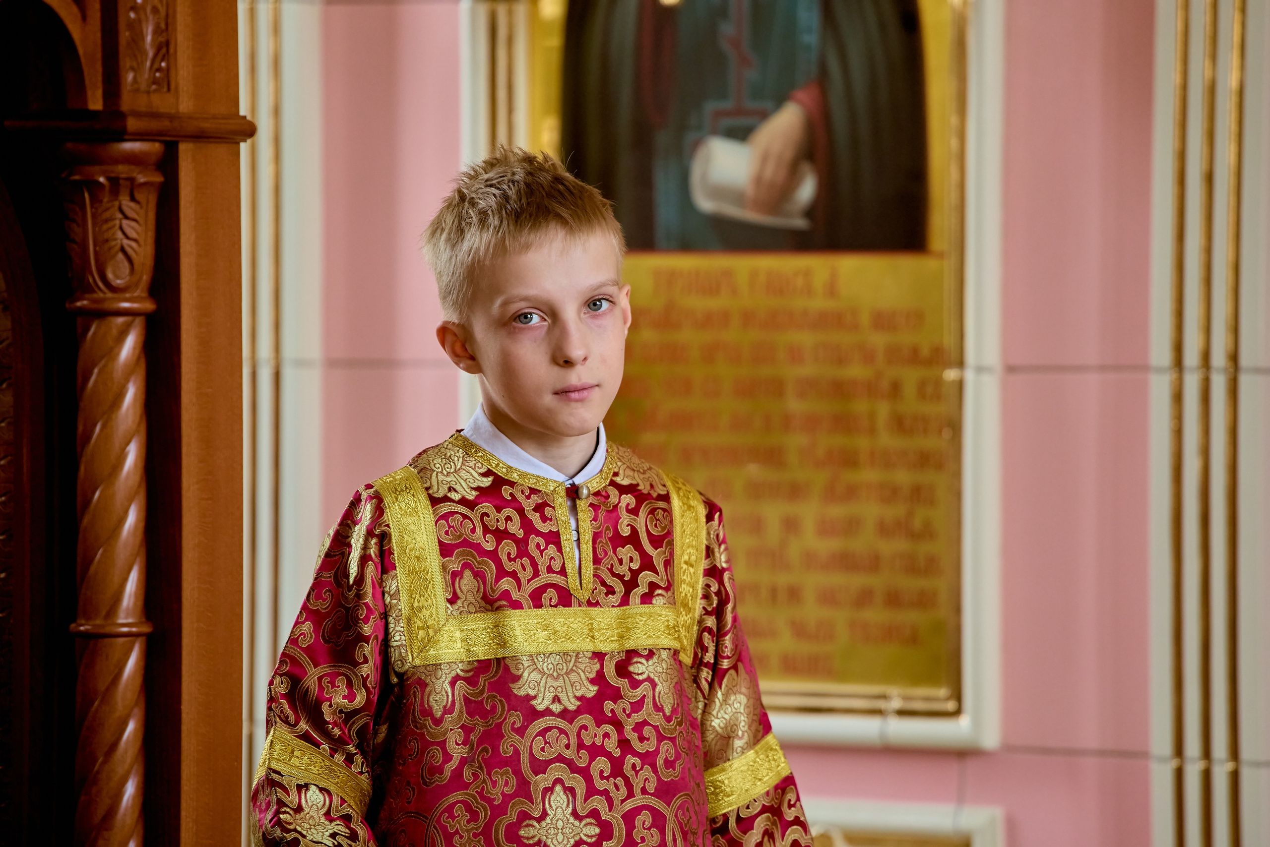 Невинность и свет в глазах детей во время Божественной литургии, фото Николая Голованова православный фотограф, г. Дзержинск.