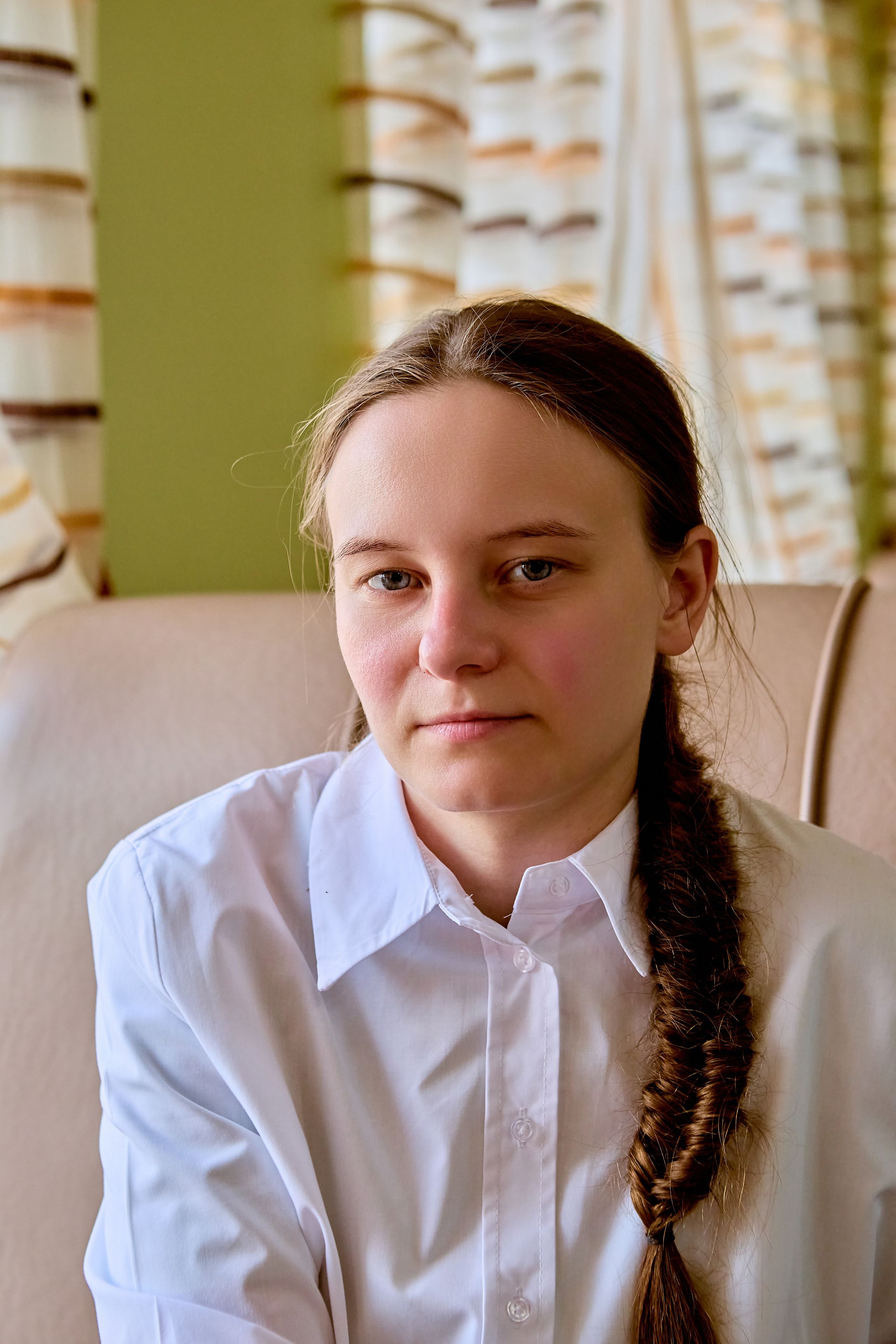 Портрет девушки в кафе г Дзержинск Николай Голованов православный портретный фотограф