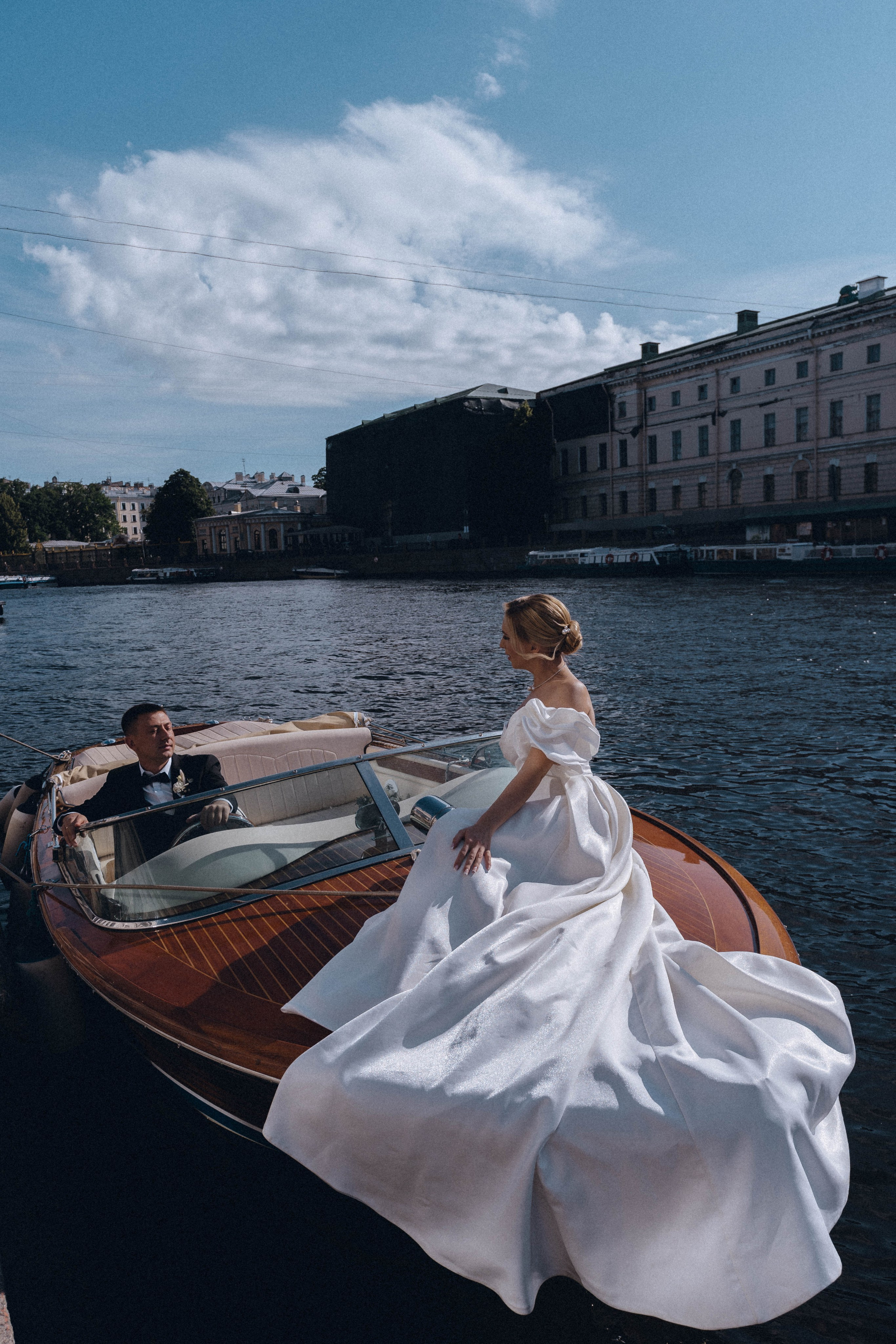 СВАДЕНБНАЯ СЬЕМКА НА КАТЕРЕ ПО КАНАЛАМ САНКТ-ПЕТЕРБУРГА И В АКВАТОРИИ НЕВЫ. Профессиональный фотограф, Санкт-Петербург — Виктория Богомолова