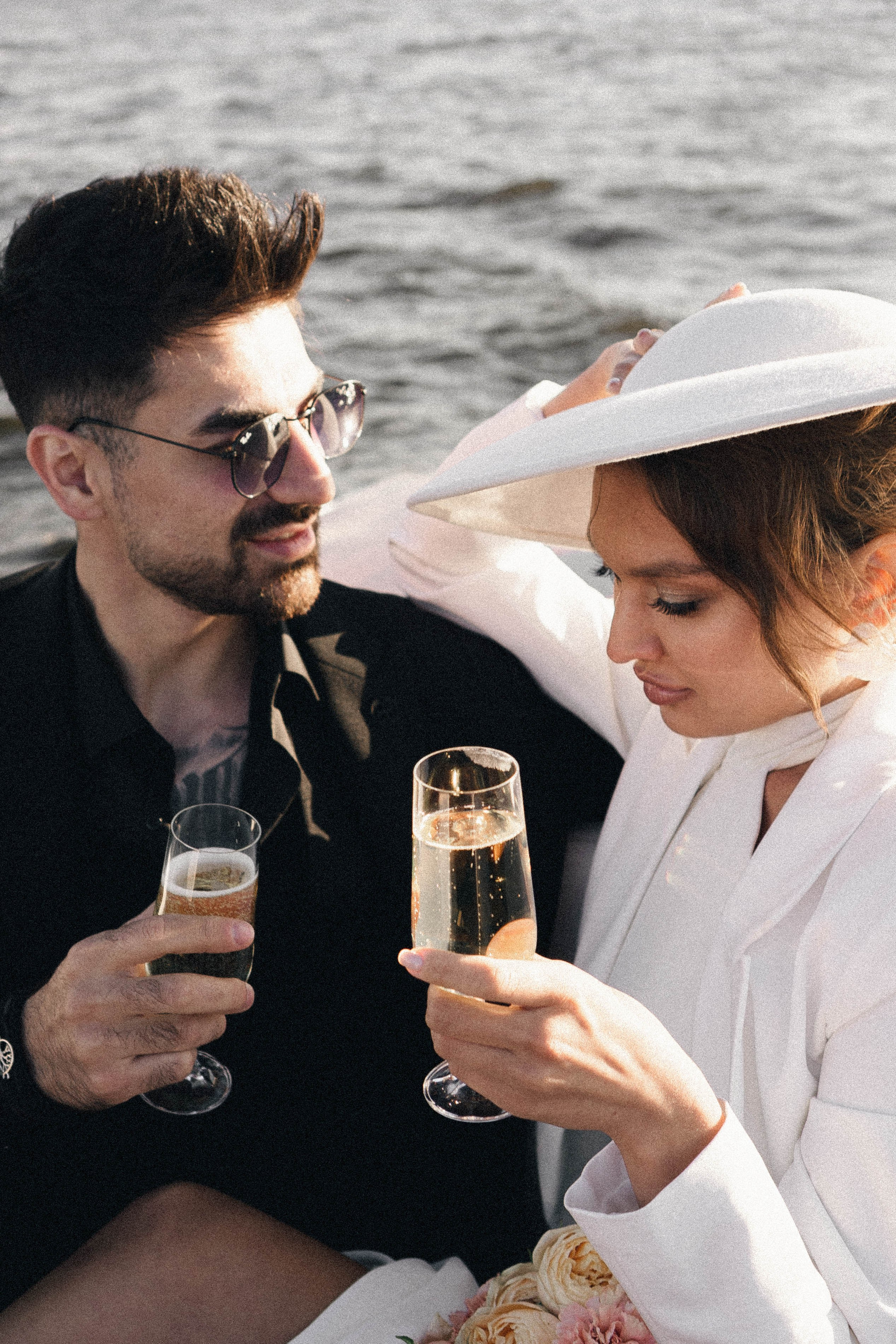 СВАДЕНБНАЯ СЬЕМКА НА КАТЕРЕ ПО КАНАЛАМ САНКТ-ПЕТЕРБУРГА И В АКВАТОРИИ НЕВЫ. Профессиональный фотограф, Санкт-Петербург — Виктория Богомолова