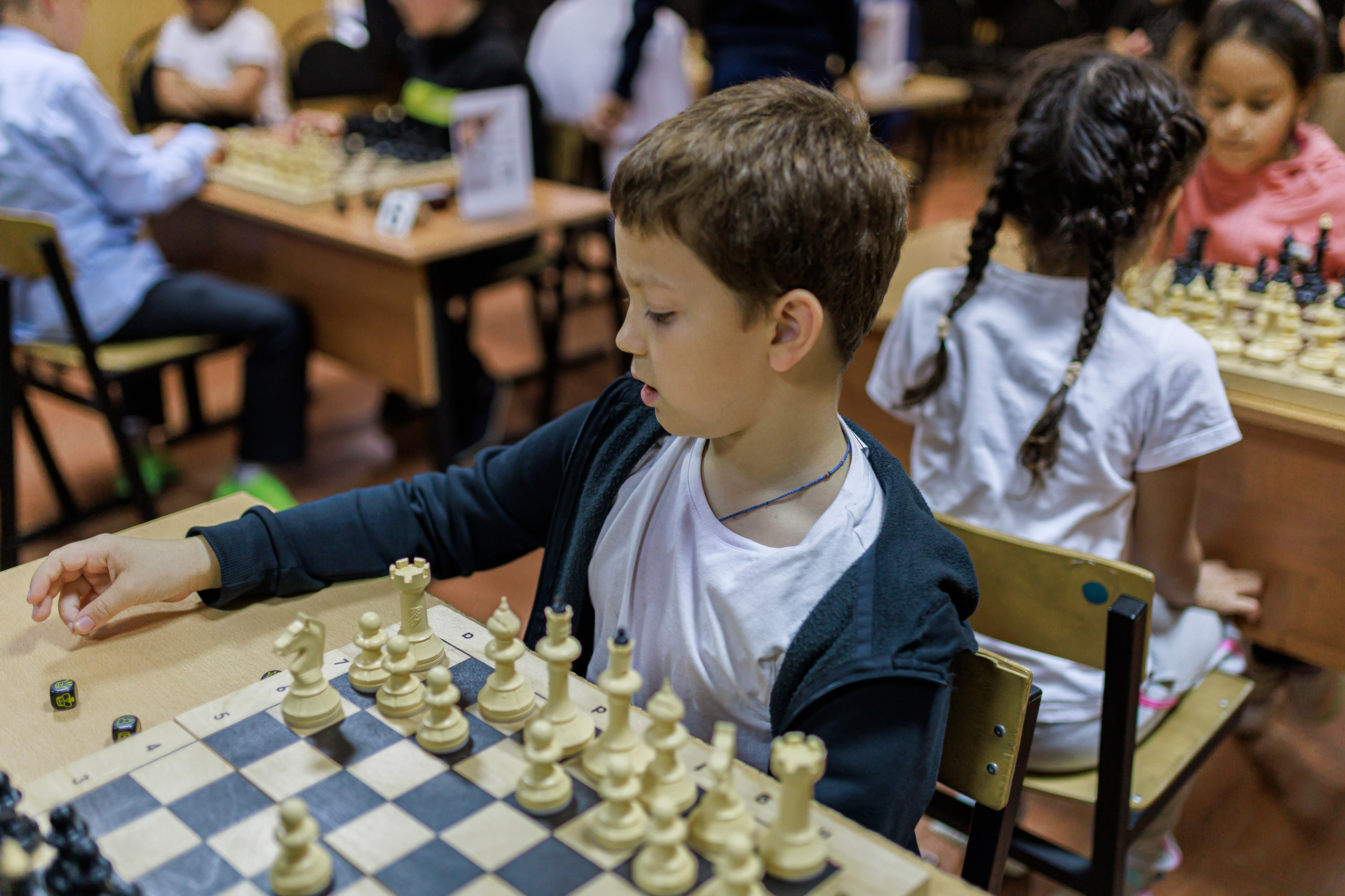 Репортажная сьёмка игры в шахматы в детском доме. Семейный и детский фотограф в Рязани Васюгова Мария