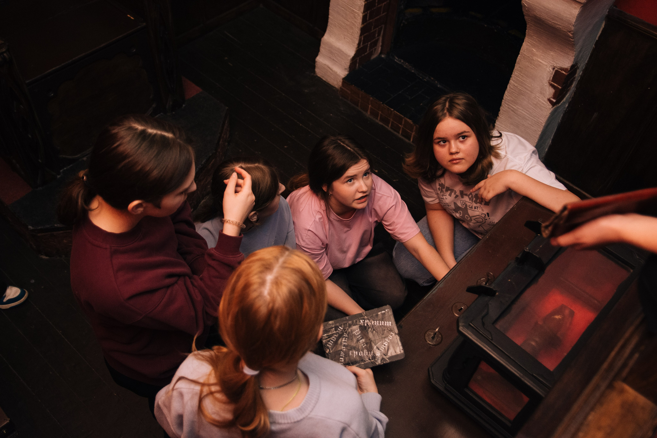 Квест в Нелогике. Фотограф в Москве. Индивидуальные и парные съёмки, мероприятия, промо-съёмки для артистов