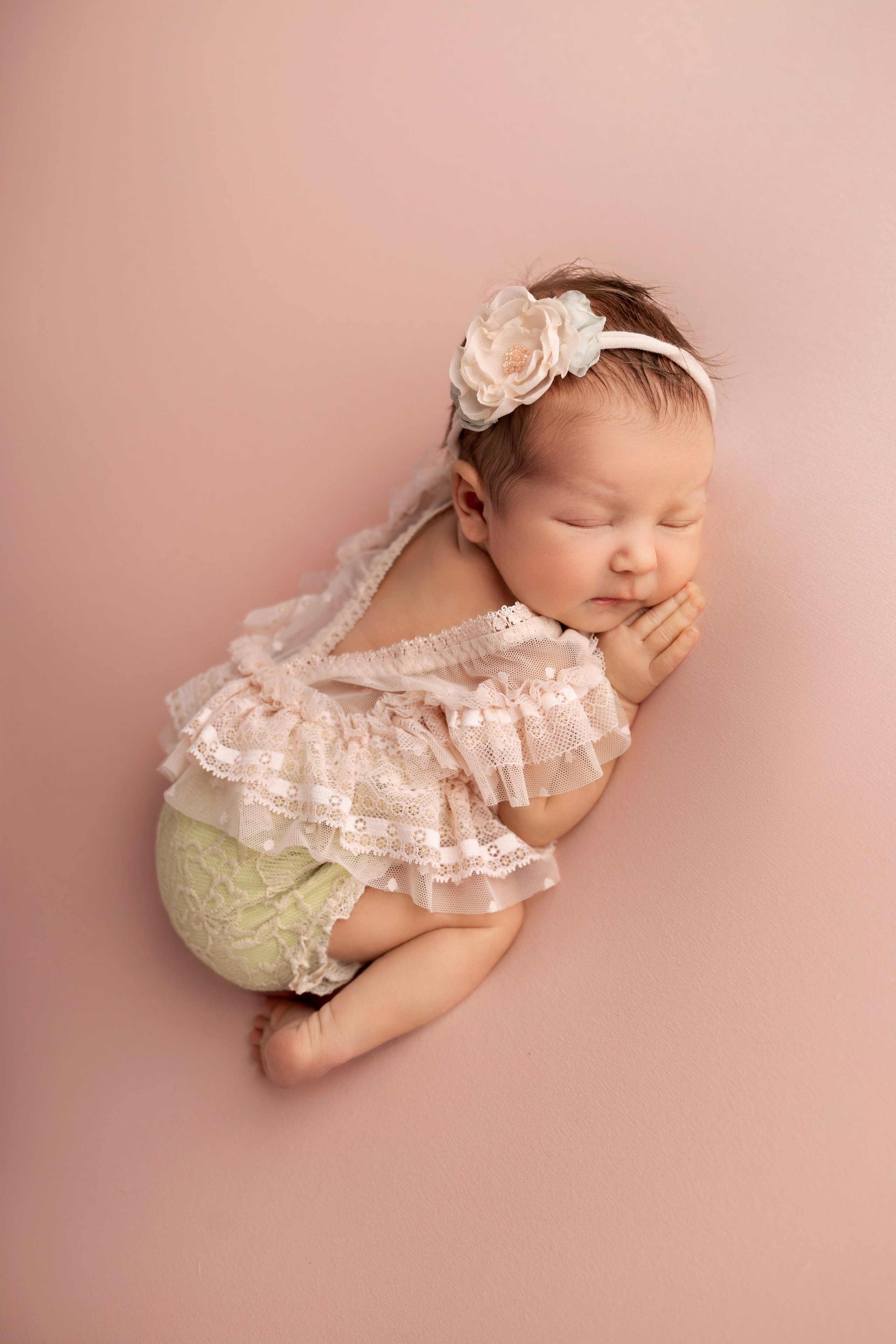Классическая фотосессия малыша. Фотограф новорожденных малышей в Омске и Омской области Эльвира Камаева