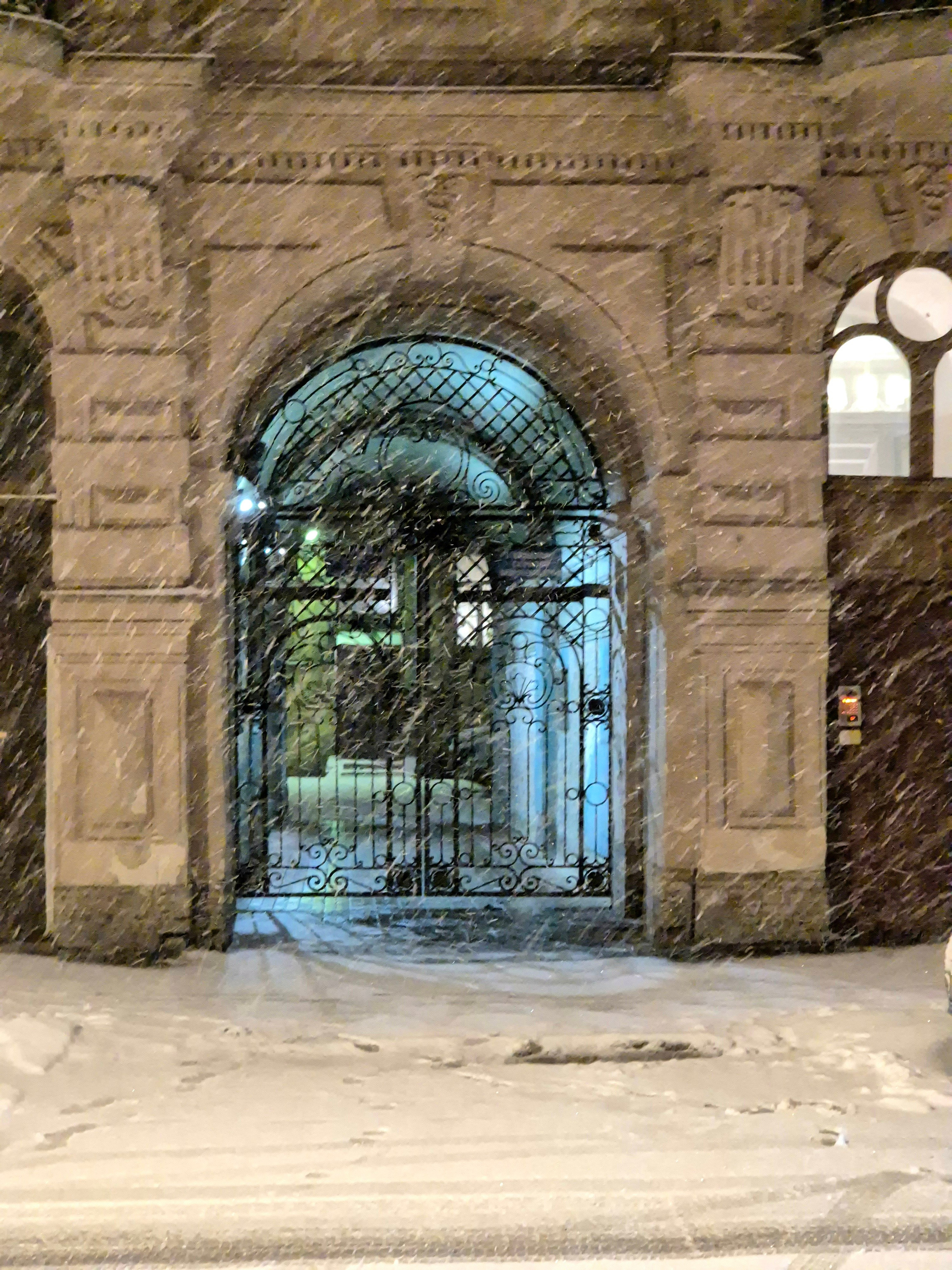 А через полтора часа на улице от снежной сказки не осталось ничего