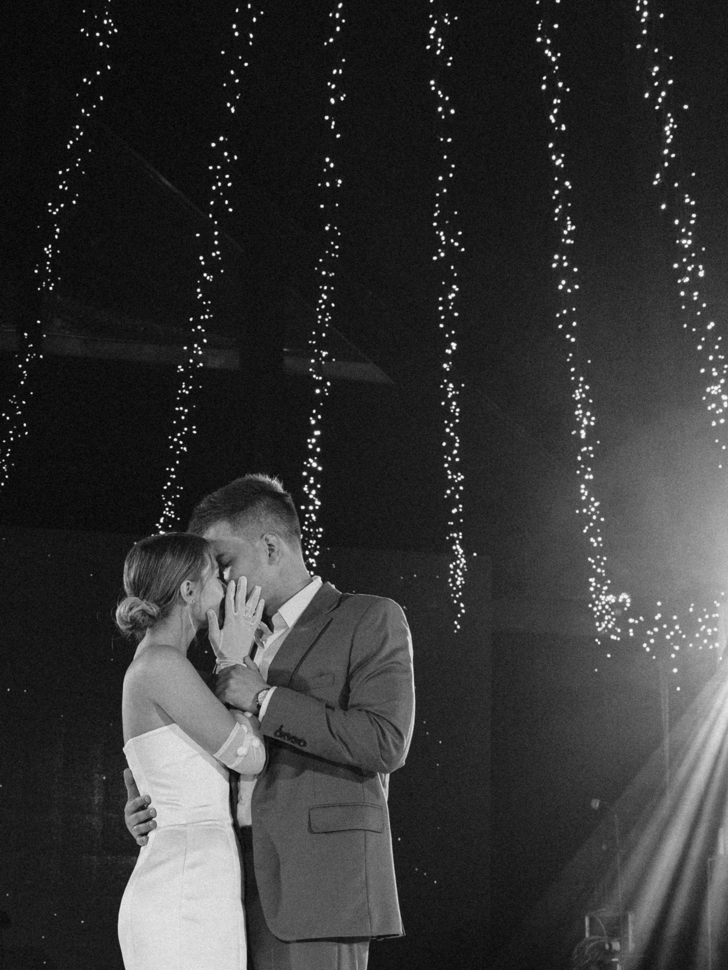 И даже птицы им пели песни. Свадебный фотограф Наташа Алешина