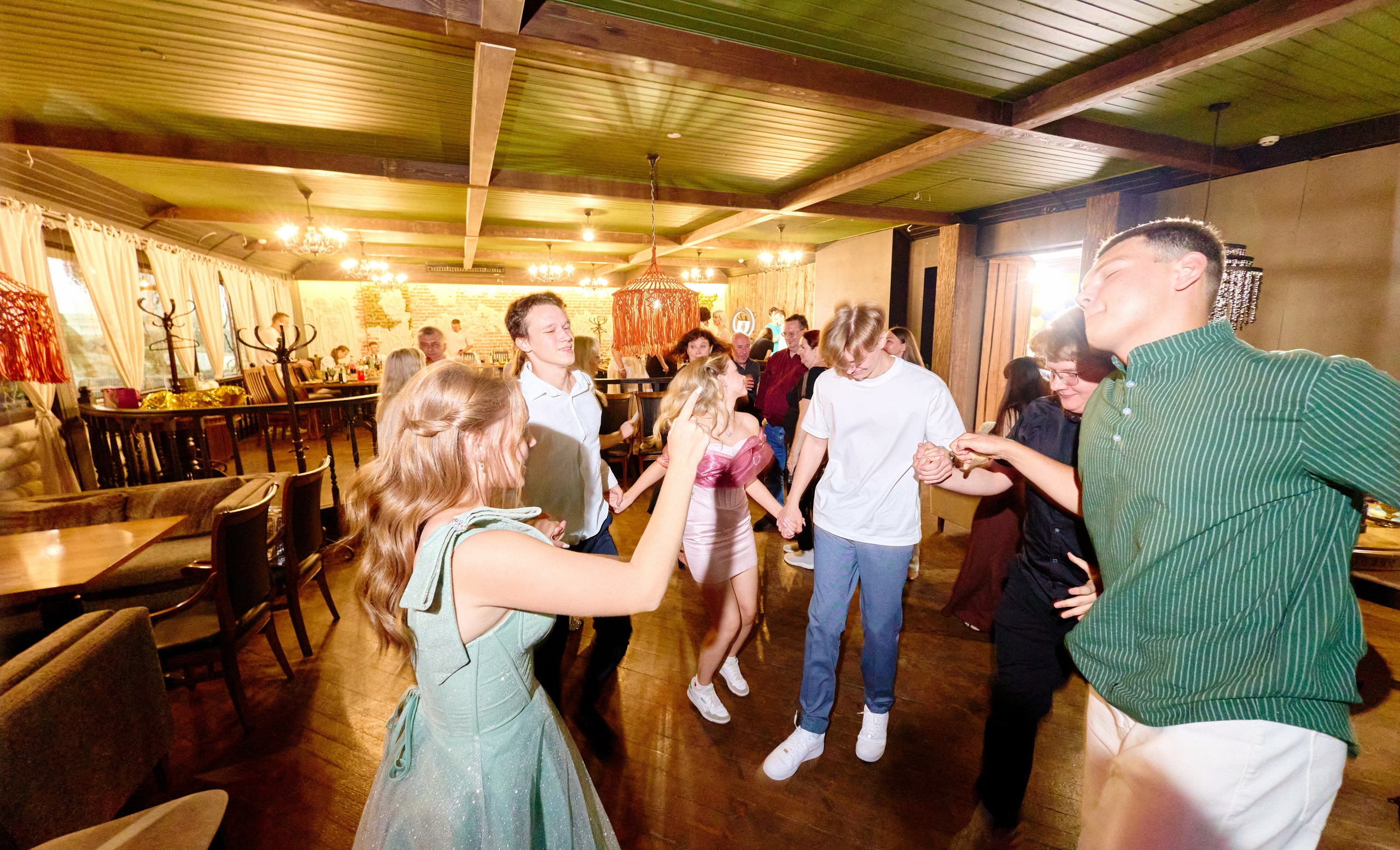 Выпускной 35 Сош. Фотограф Выпускные альбомы Таганрог Сергей Коробченко