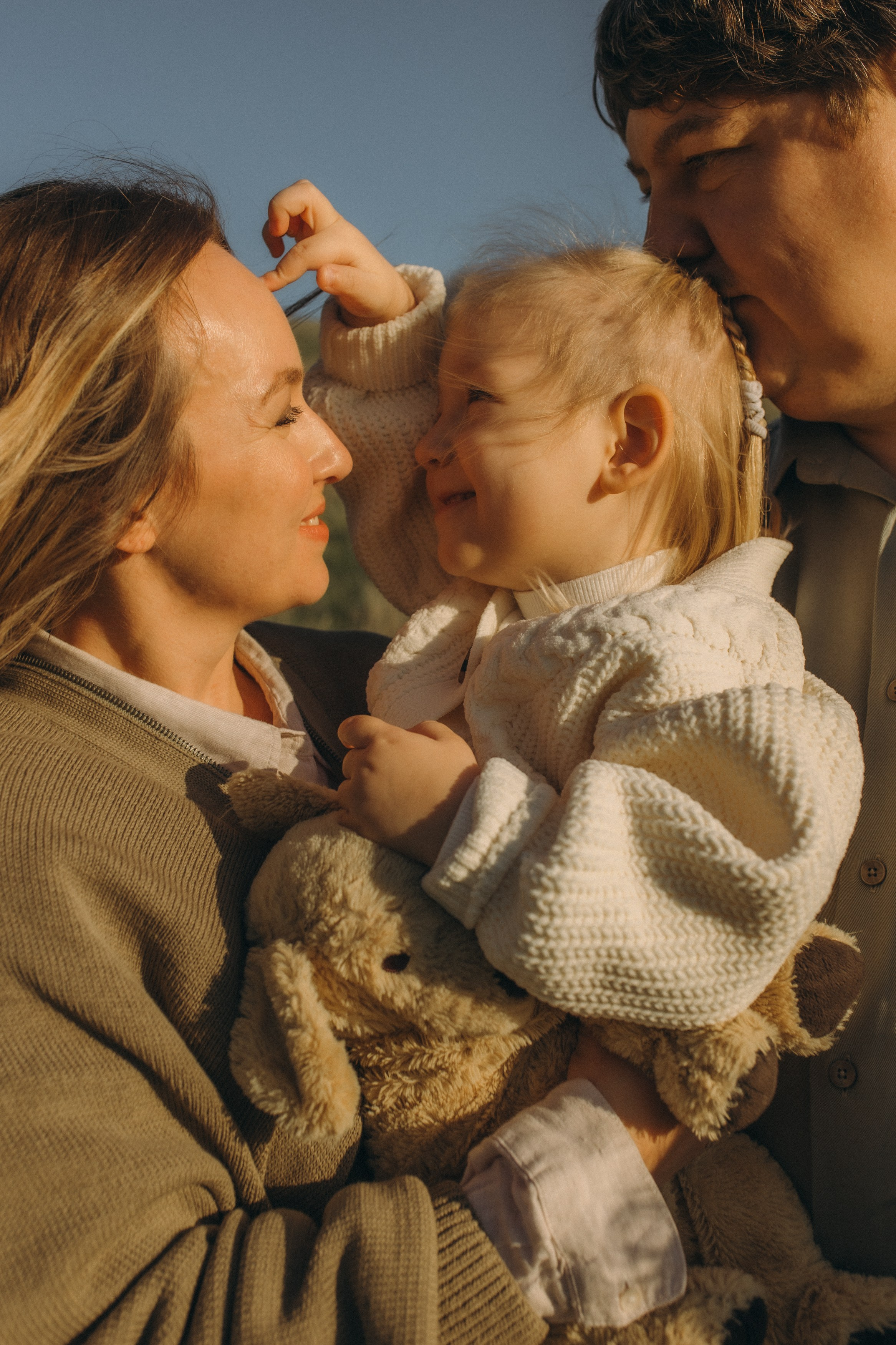 A warm afternoon in the field, just us and the time to be together. Katerina Nord | Wedding and Couple Photographer in Germany and Europe