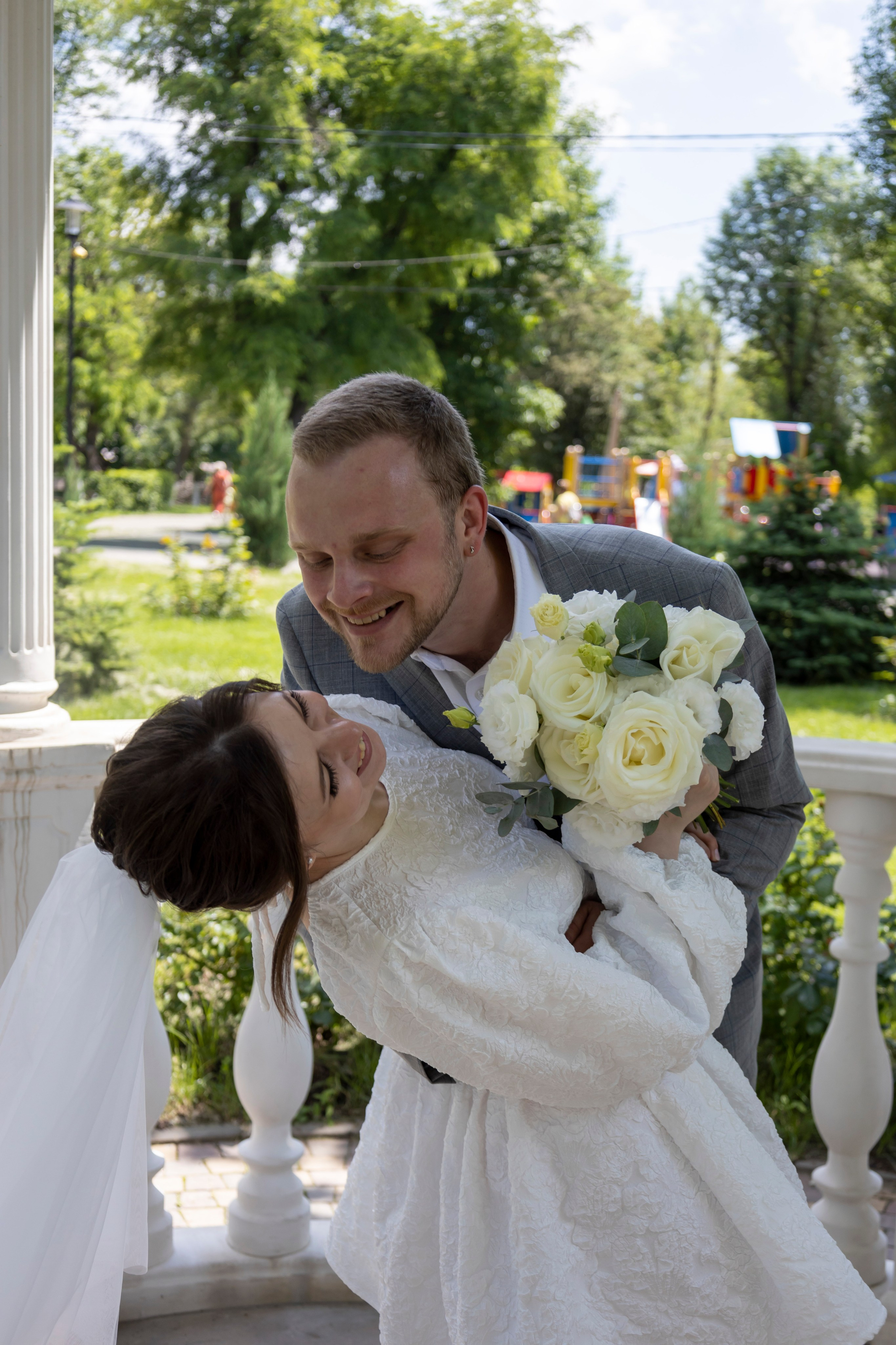 Елизавета и Павел. Свадебные «живые» фото с прогулки. г. Новошахтинск. Свадебный фотограф ростовская область