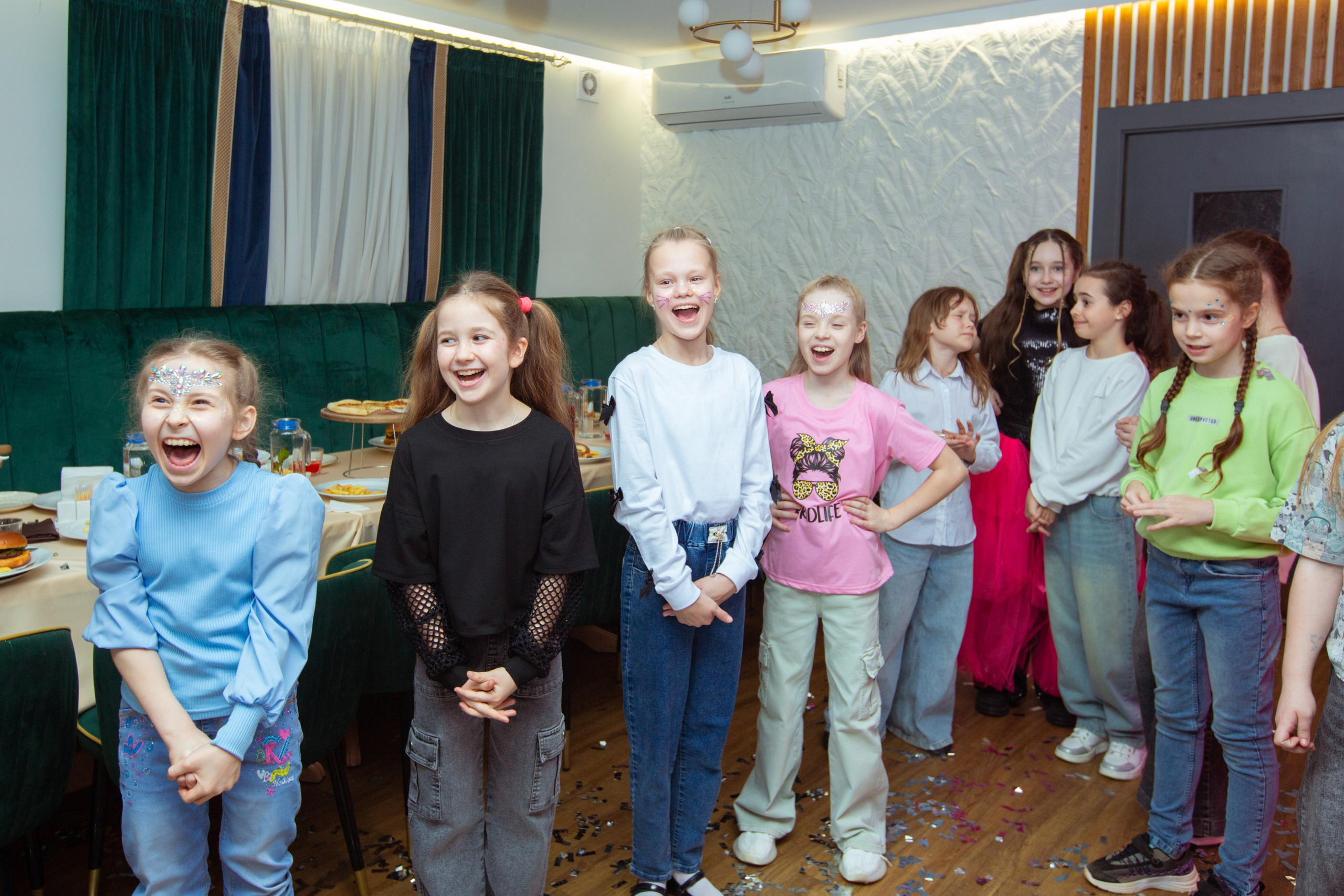 День рождения Ульяны. Фотограф Антонина Свешникова. ВЫПУСКНЫЕ ФОТОКНИГИ для детских садов и школ. Москва, Владимир