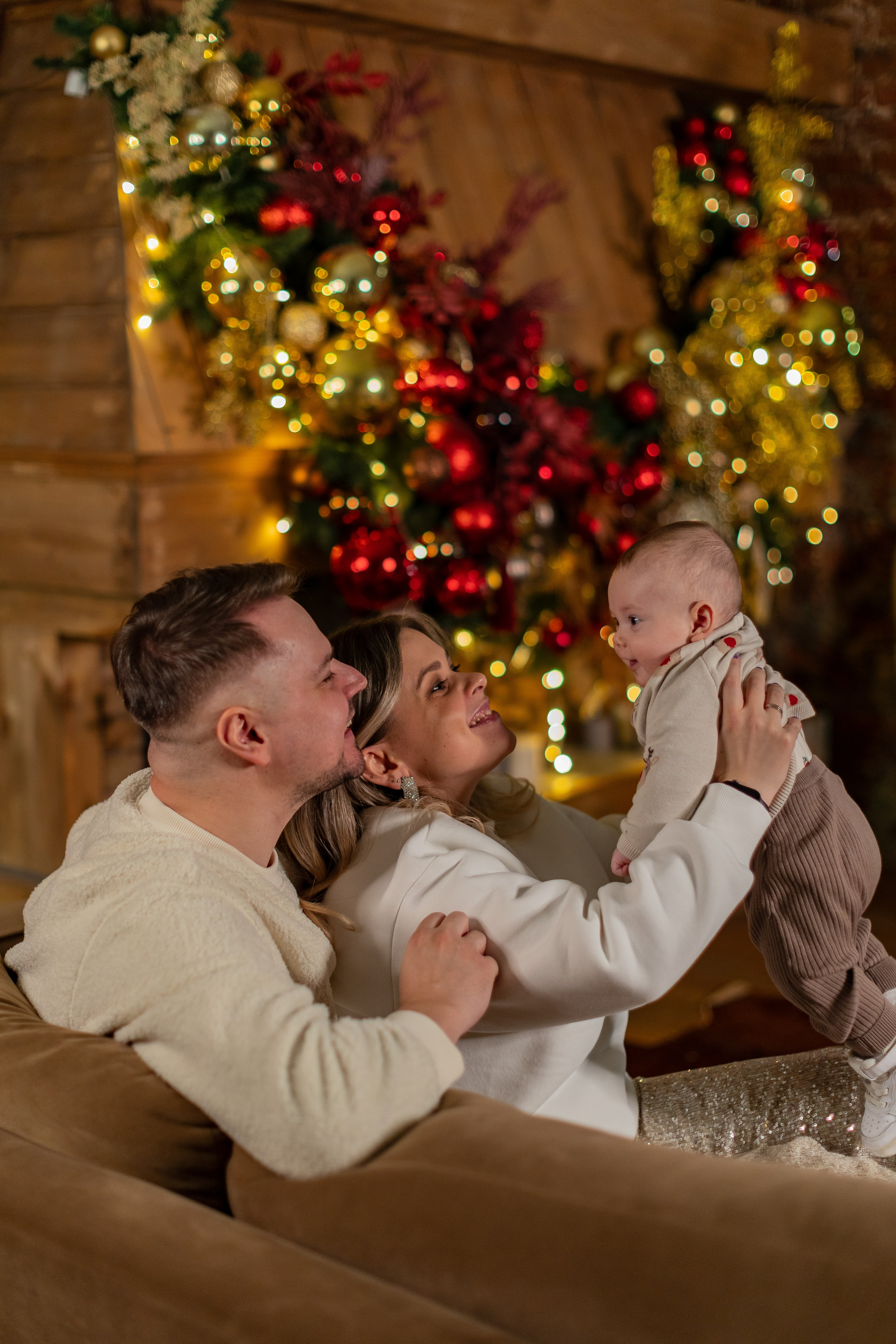 Фотосессии в Famous студии зал Оскар. Фото и видео Москва. Свадебный фотограф, видеограф, фотосессии, видеосъемка