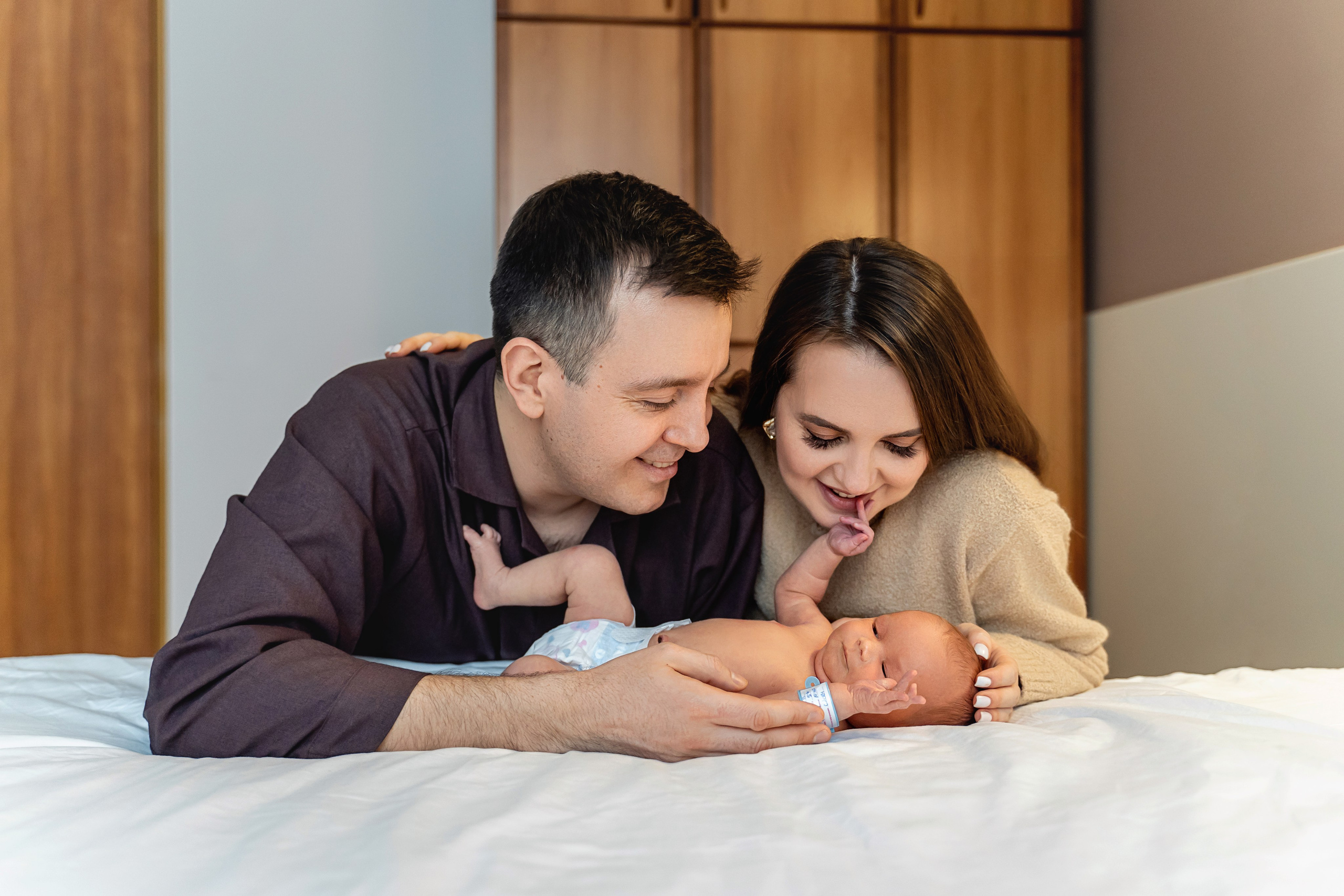 Выписка из роддома Лапино. Фотограф на выписку из роддома Москва. Фотограф \ Видеограф на Крещение, Венчание Москва| Семейные съемки