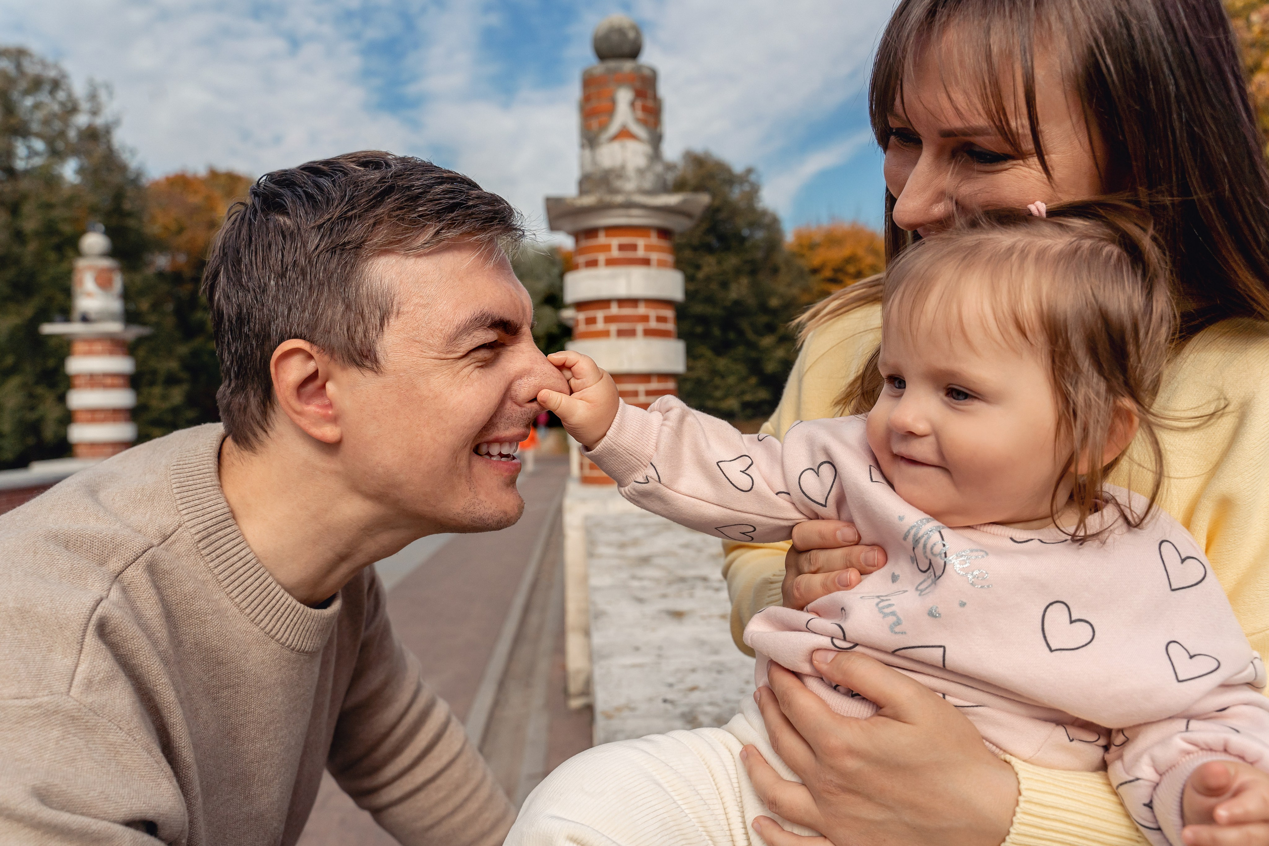 Семейная осенняя фотосессия в парке Царицыно с дочкой