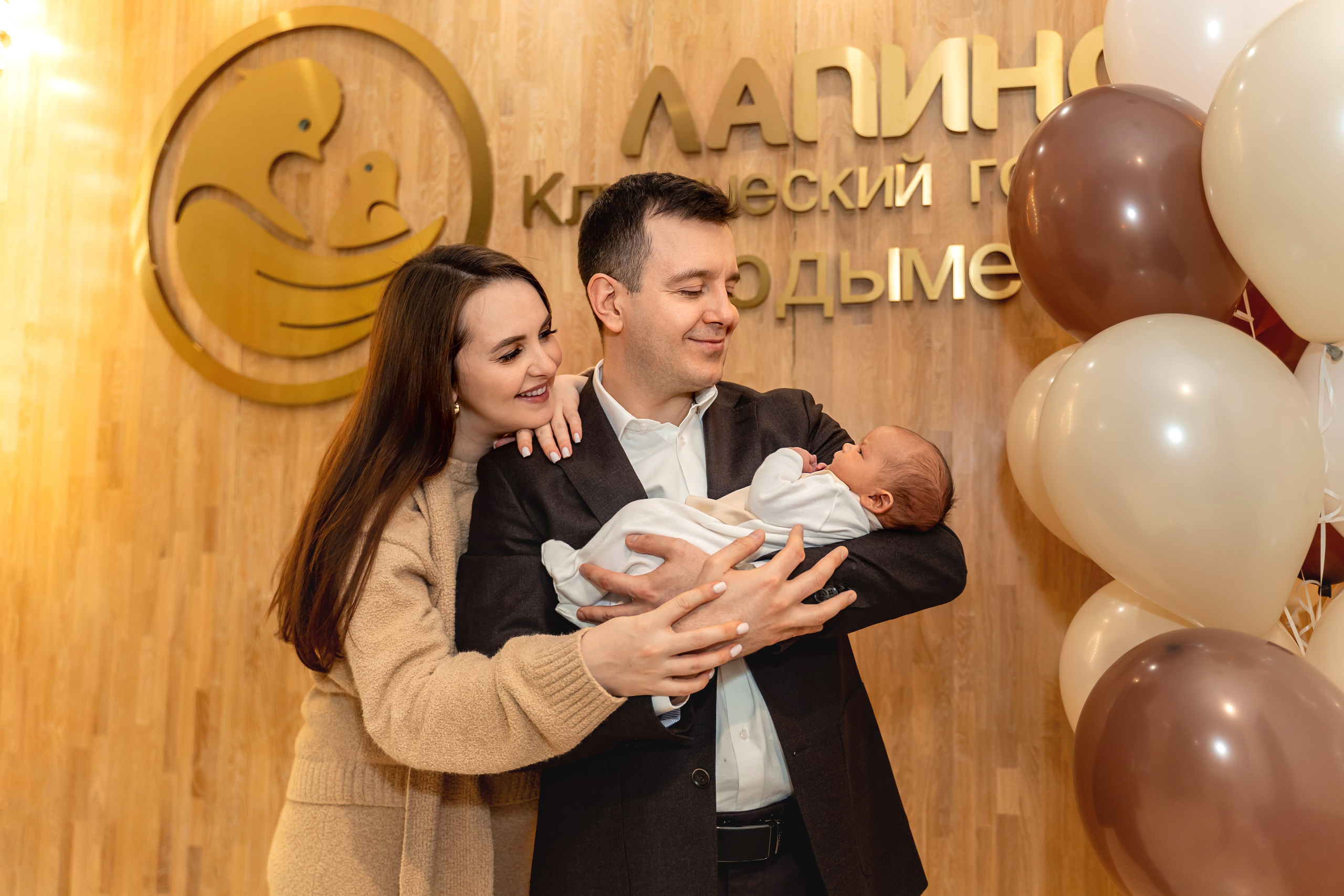 Выписка из роддома Лапино. Фотограф на выписку из роддома Москва. Фотограф \ Видеограф на Крещение, Венчание Москва| Семейные съемки