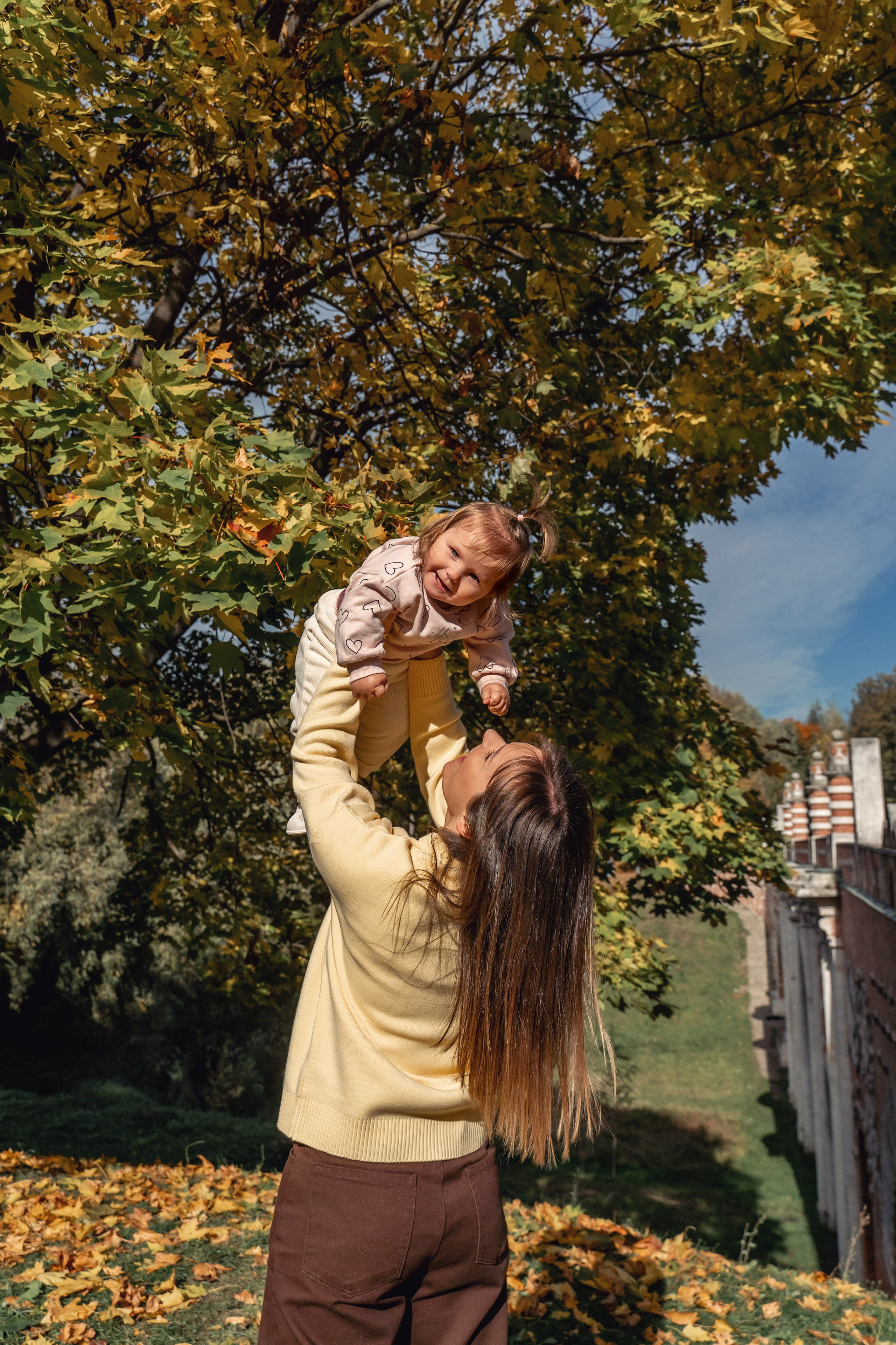 Семейная осенняя фотосессия в парке Царицыно с дочкой