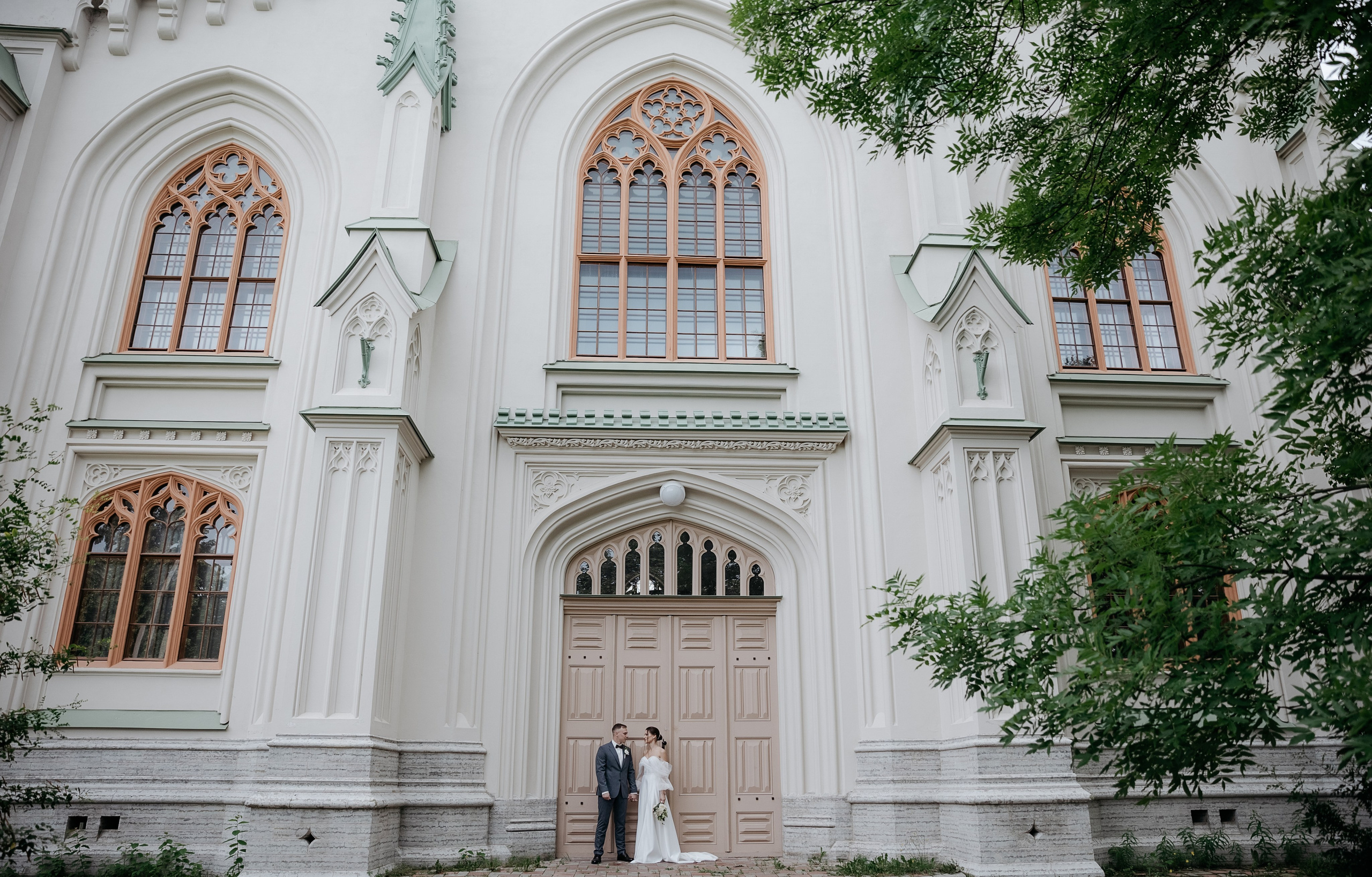 Волшебство уходит — Знаю. — И что мы будем делать? — Наслаждаться моментом. Свадебный фотограф в Санкт-Петербурге