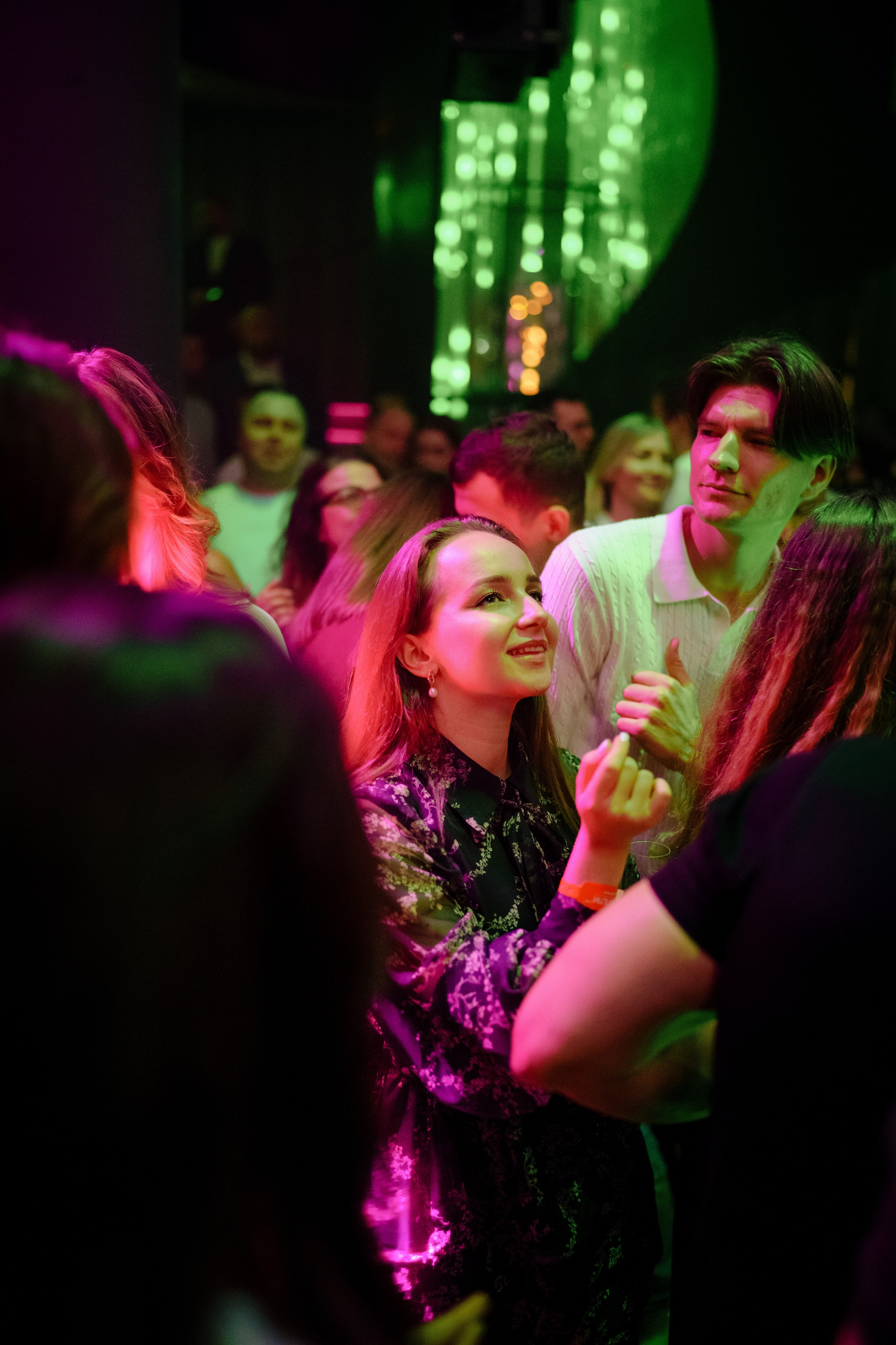 Вечеринка OSNOVATELI.LIVE репортажный фотограф Саша Дружинина. Репортажный фотограф в Москве Саша Дружинина