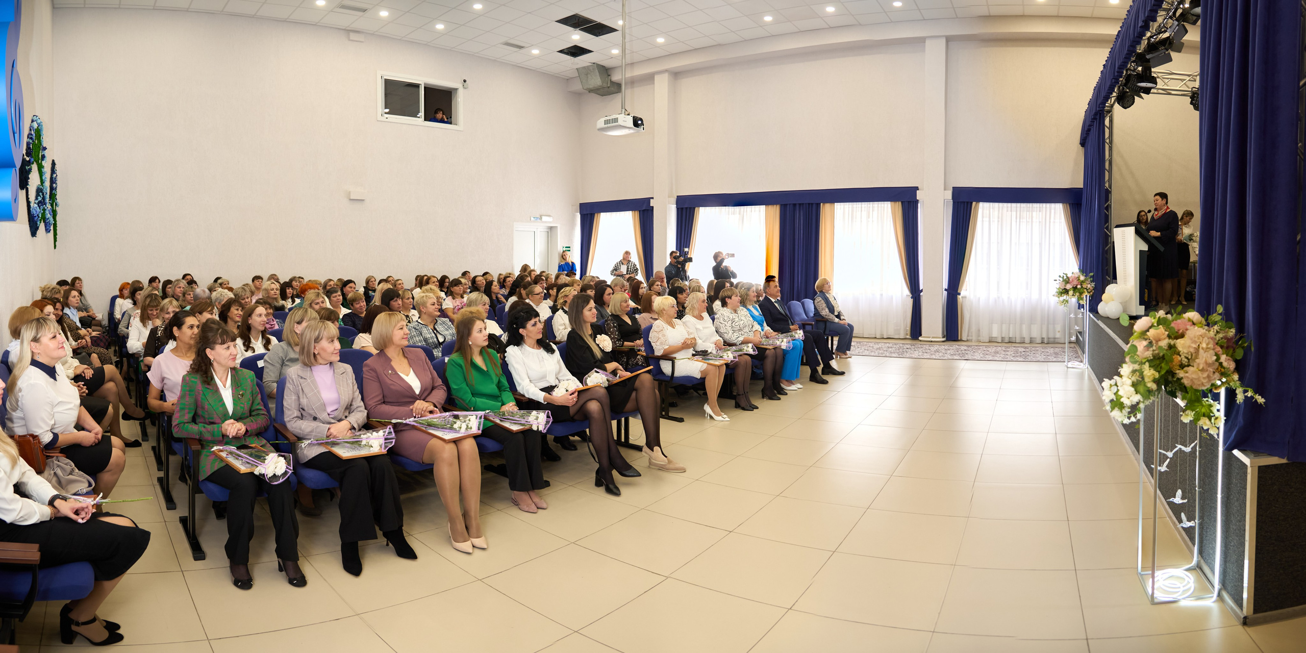 День воспитателя и всех дошкольных работников 2024. [fXph] Фотограф Масликов Илья. Съёмка мероприятий в Ленинске-Кузнецком