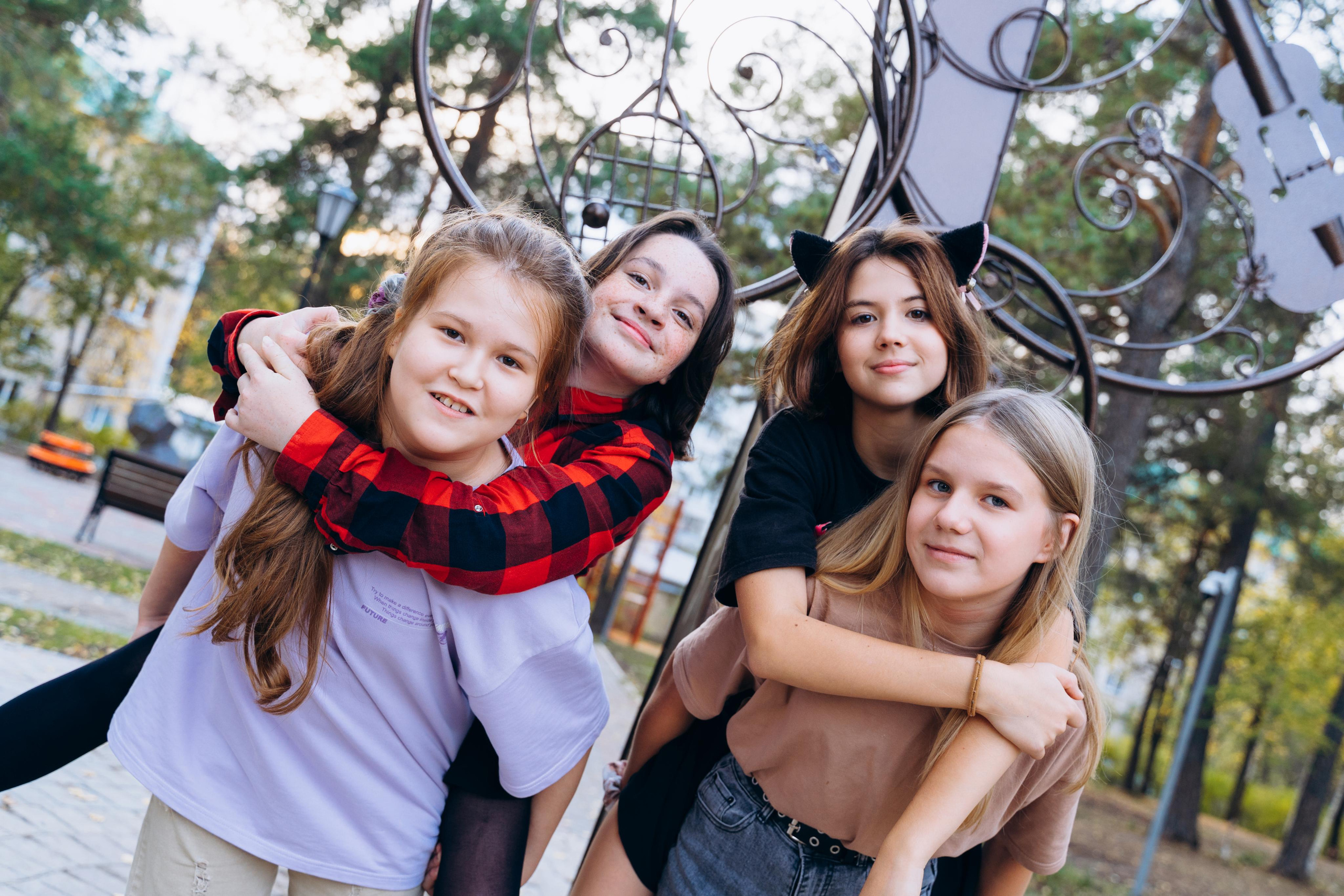 Групповые фотосессии. Свадебное видео и выпускные альбомы в Челябинской области in LENS