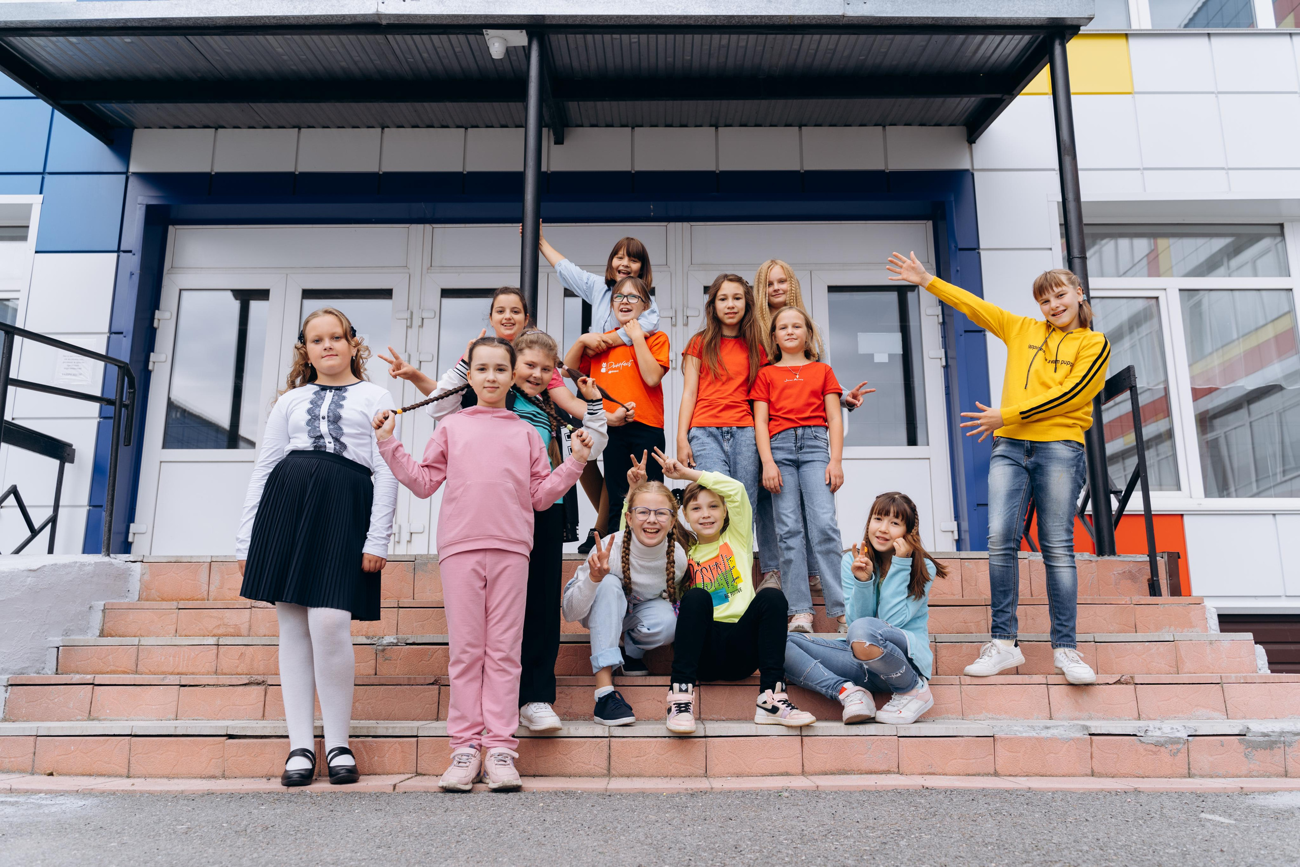 Групповые фотосессии. Свадебное видео и выпускные альбомы в Челябинской области in LENS