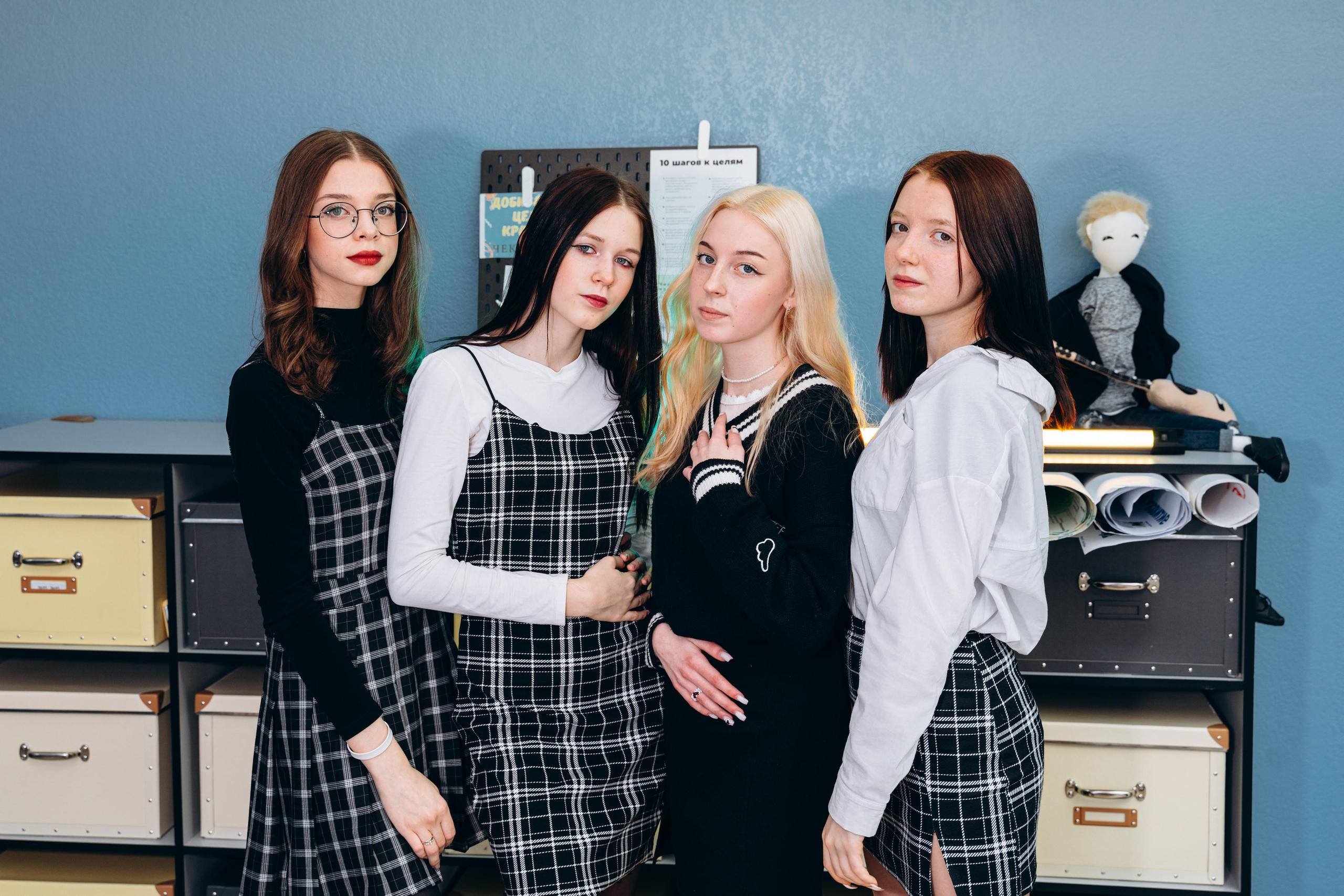 Групповые фотосессии. Свадебное видео и выпускные альбомы в Челябинской области in LENS