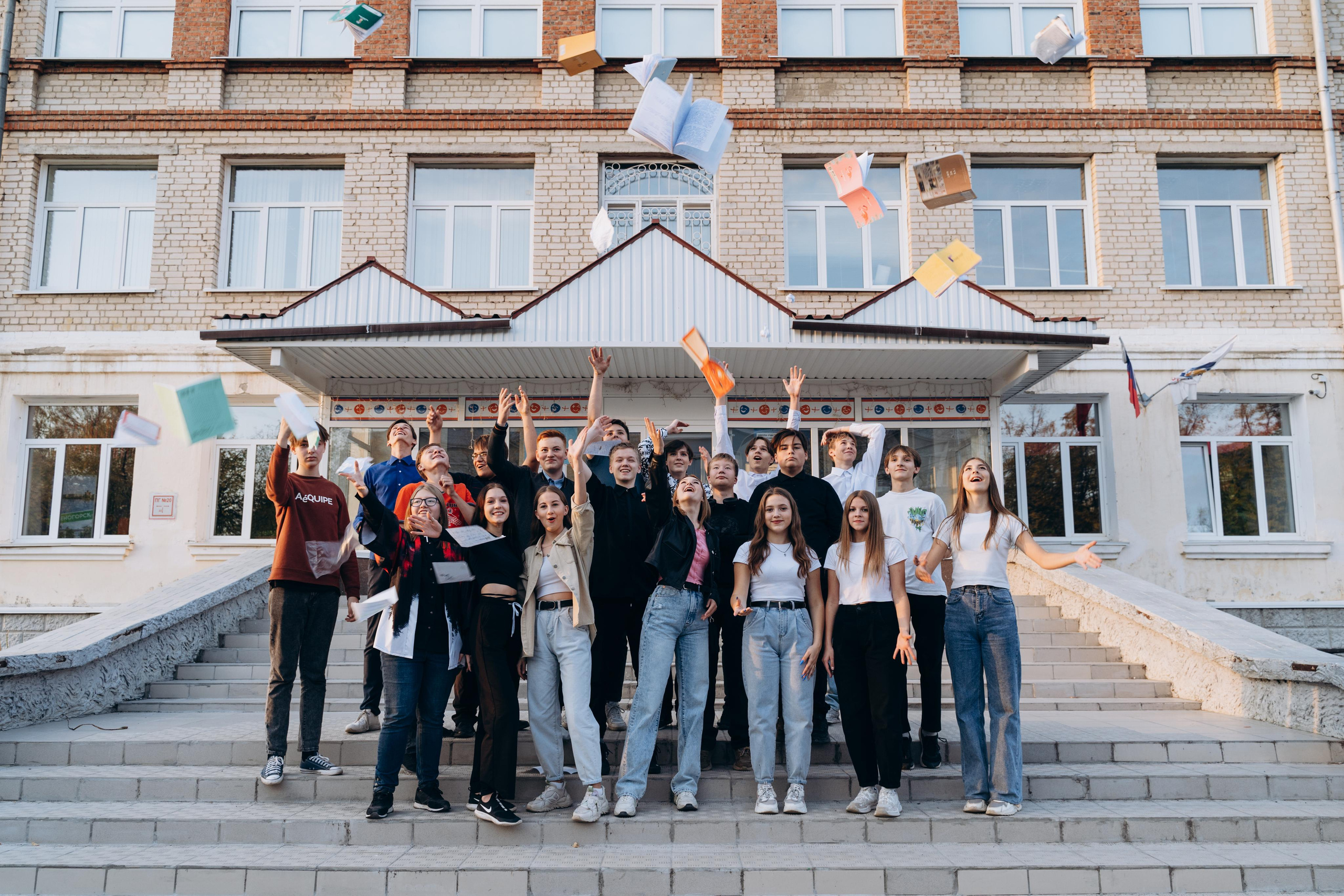 Групповые фотосессии. Свадебное видео и выпускные альбомы в Челябинской области in LENS