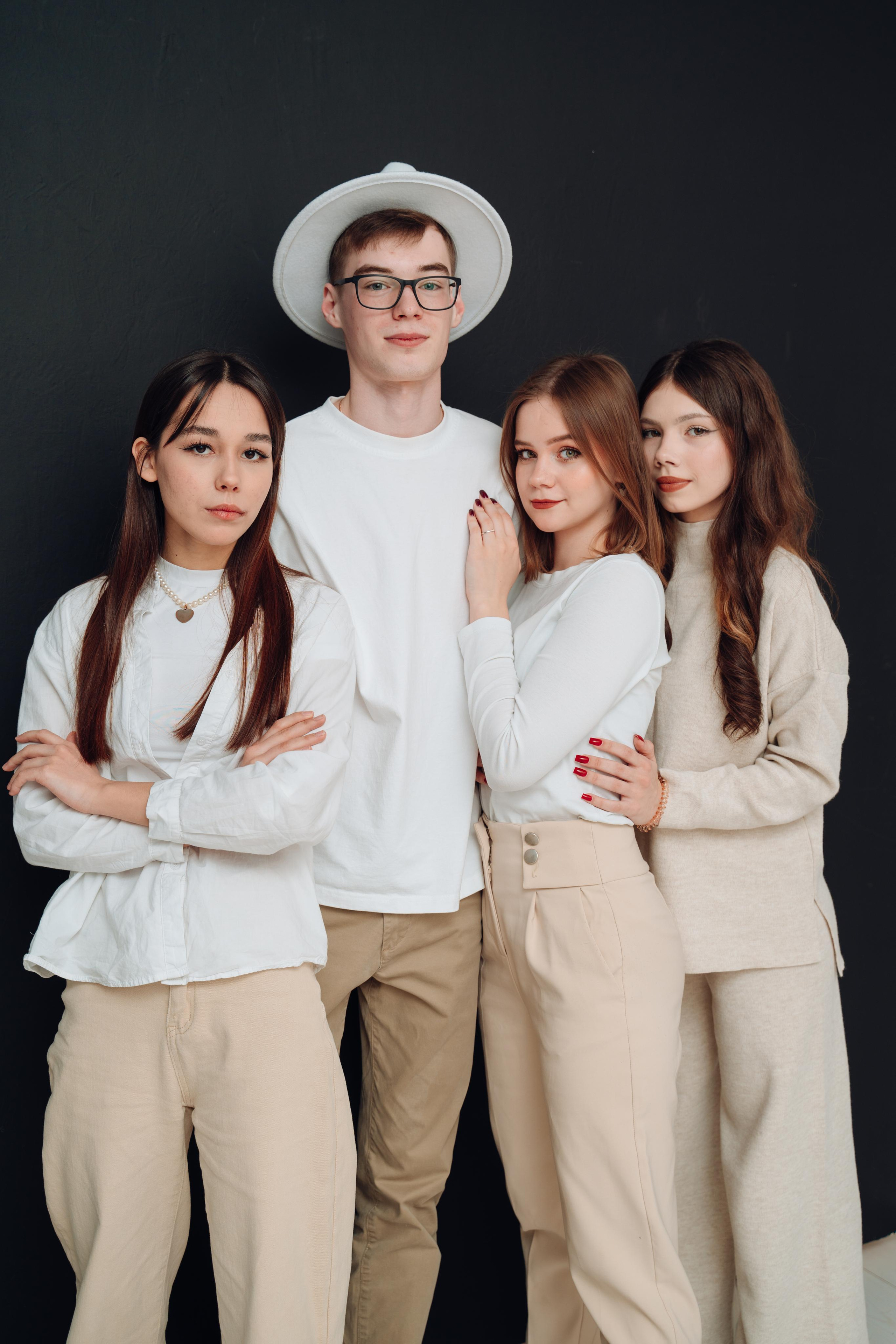 Групповые фотосессии. Свадебное видео и выпускные альбомы в Челябинской области in LENS