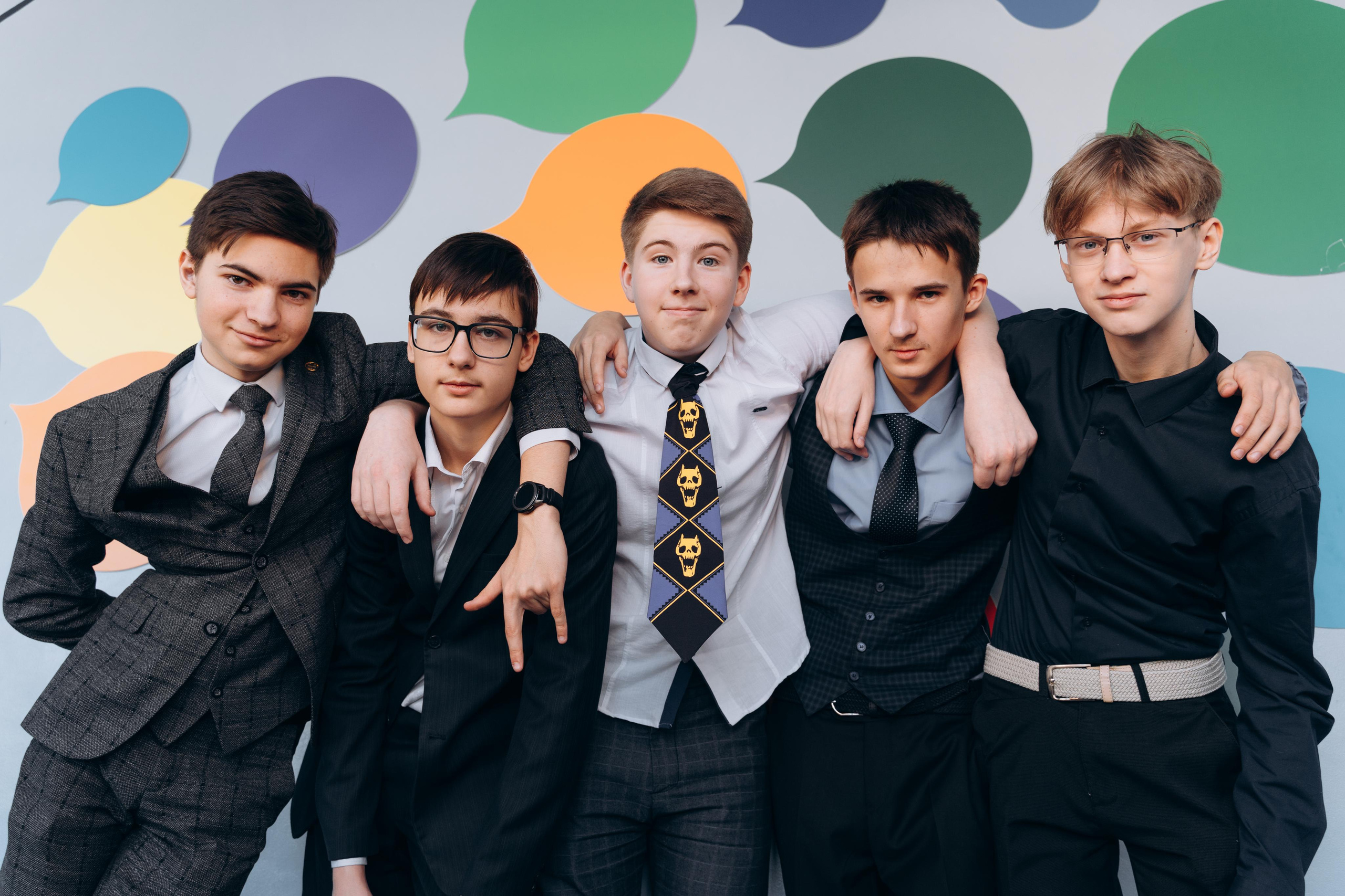 Групповые фотосессии. Свадебное видео и выпускные альбомы в Челябинской области in LENS