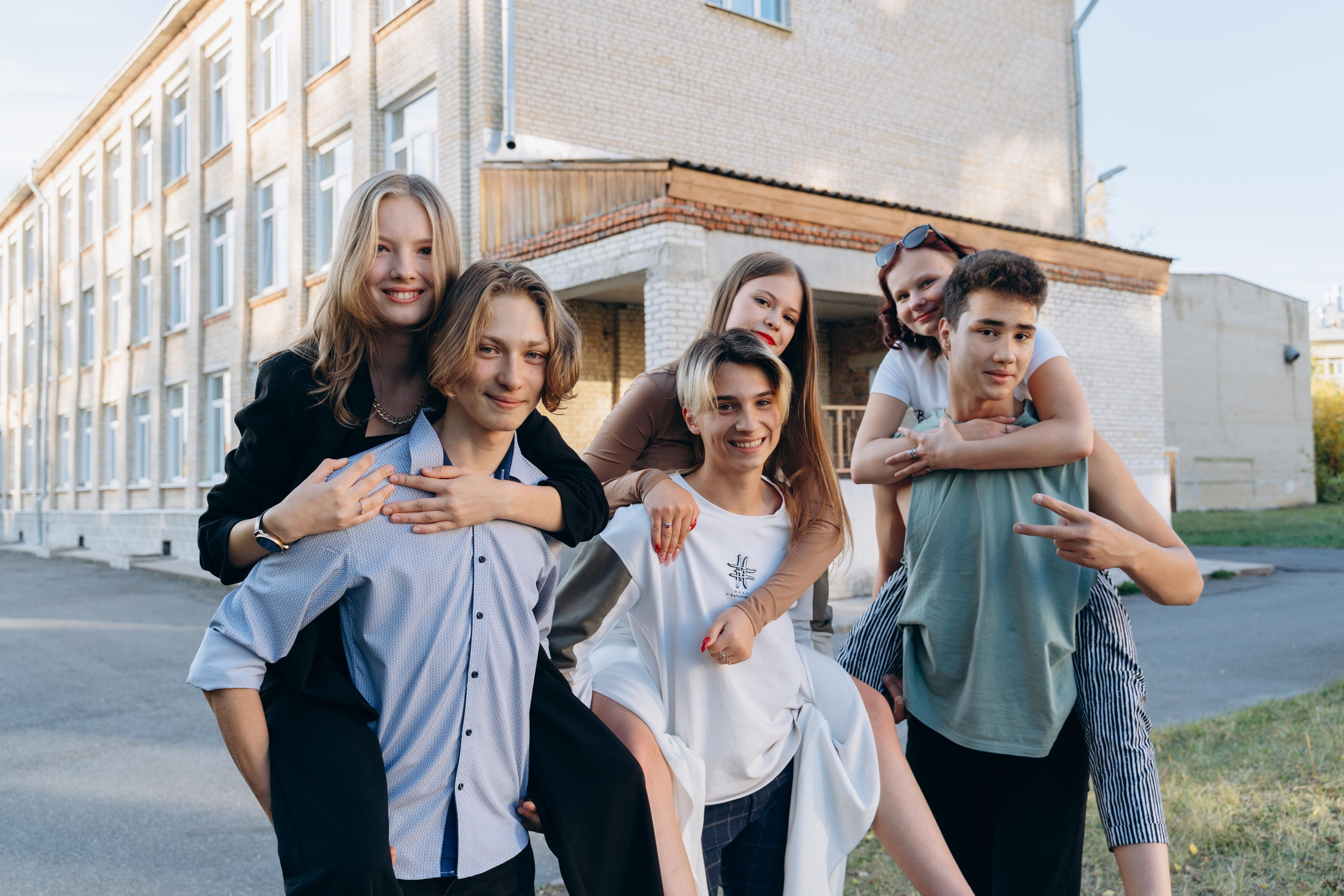 Групповые фотосессии. Свадебное видео и выпускные альбомы в Челябинской области in LENS