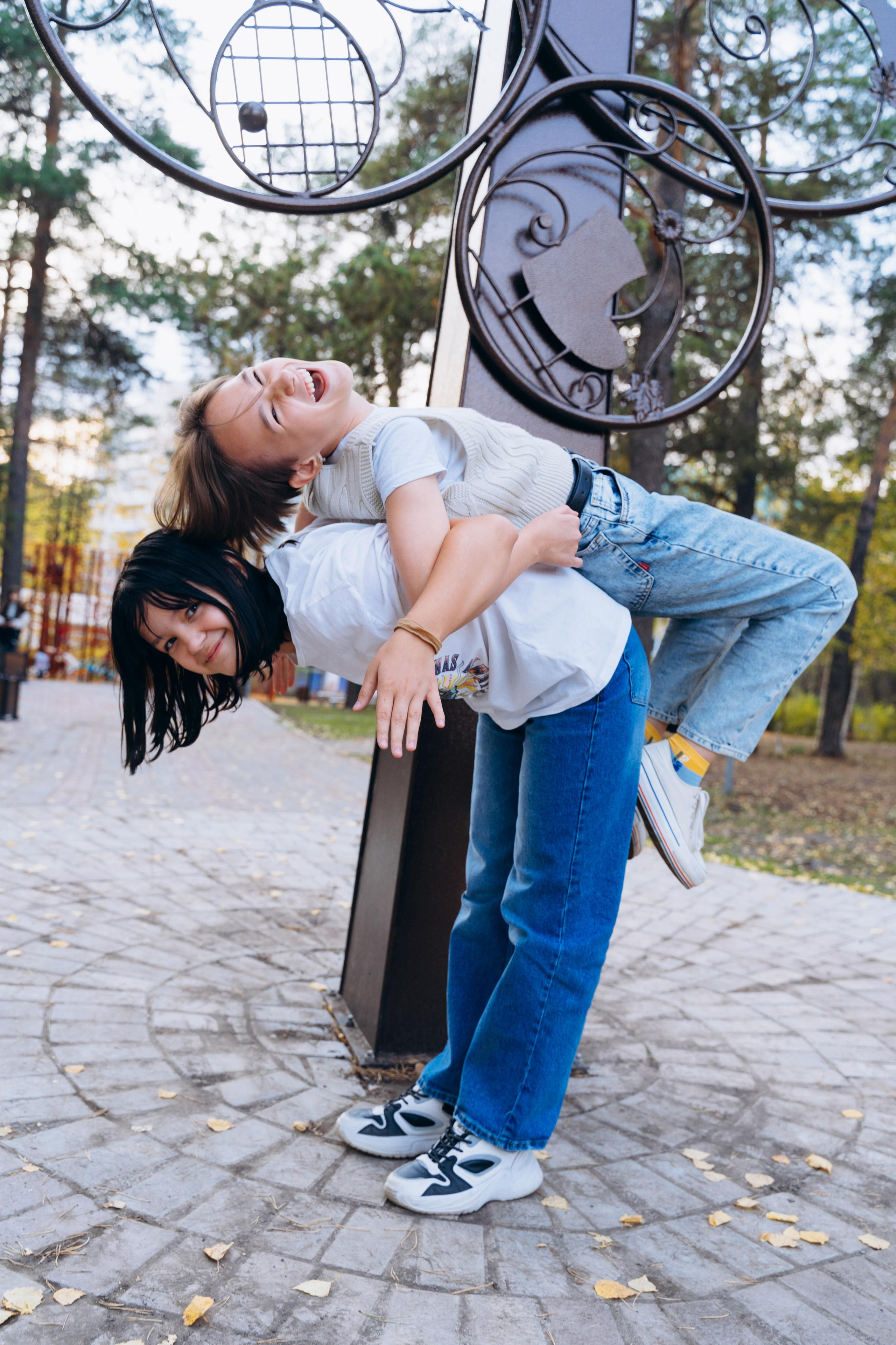 Групповые фотосессии. Свадебное видео и выпускные альбомы в Челябинской области in LENS