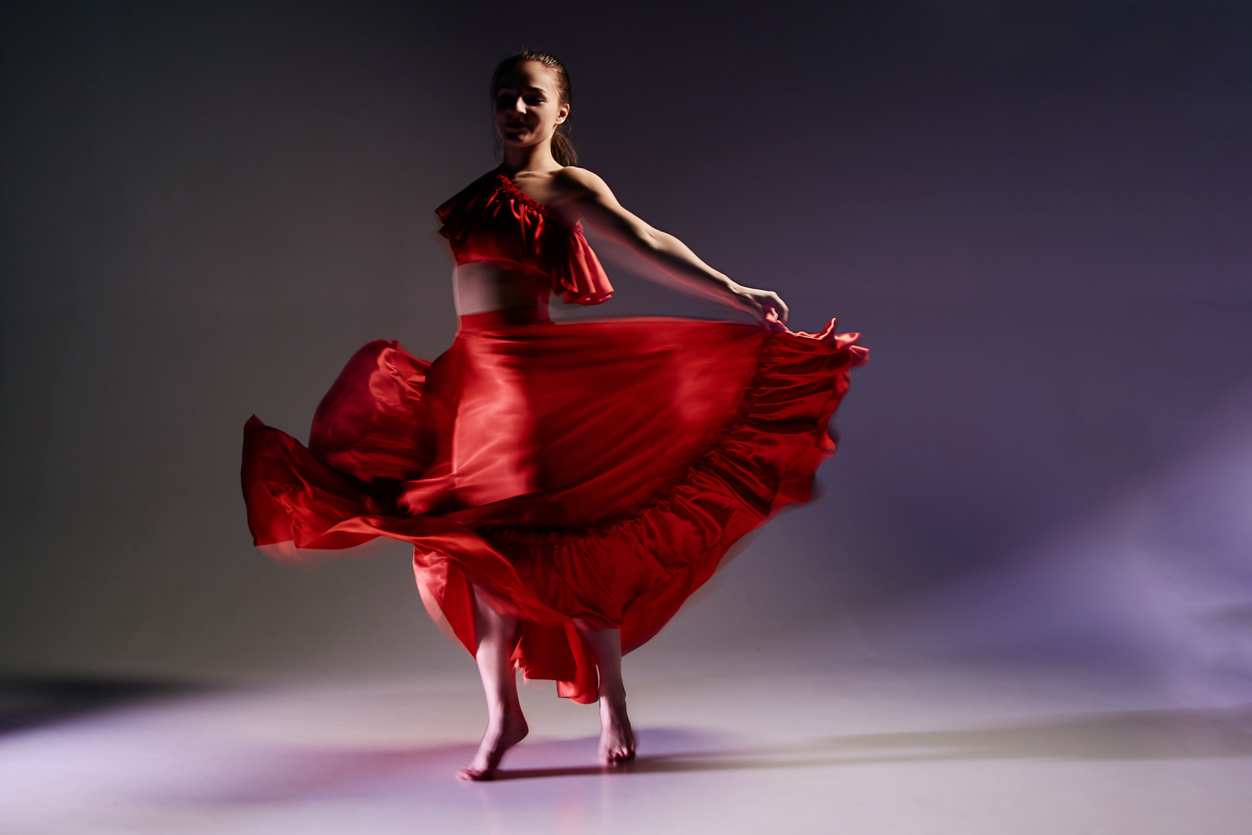 Танец. Съемка со смешанным светом. Ольга Чёкотова (Фотограф Кострома)