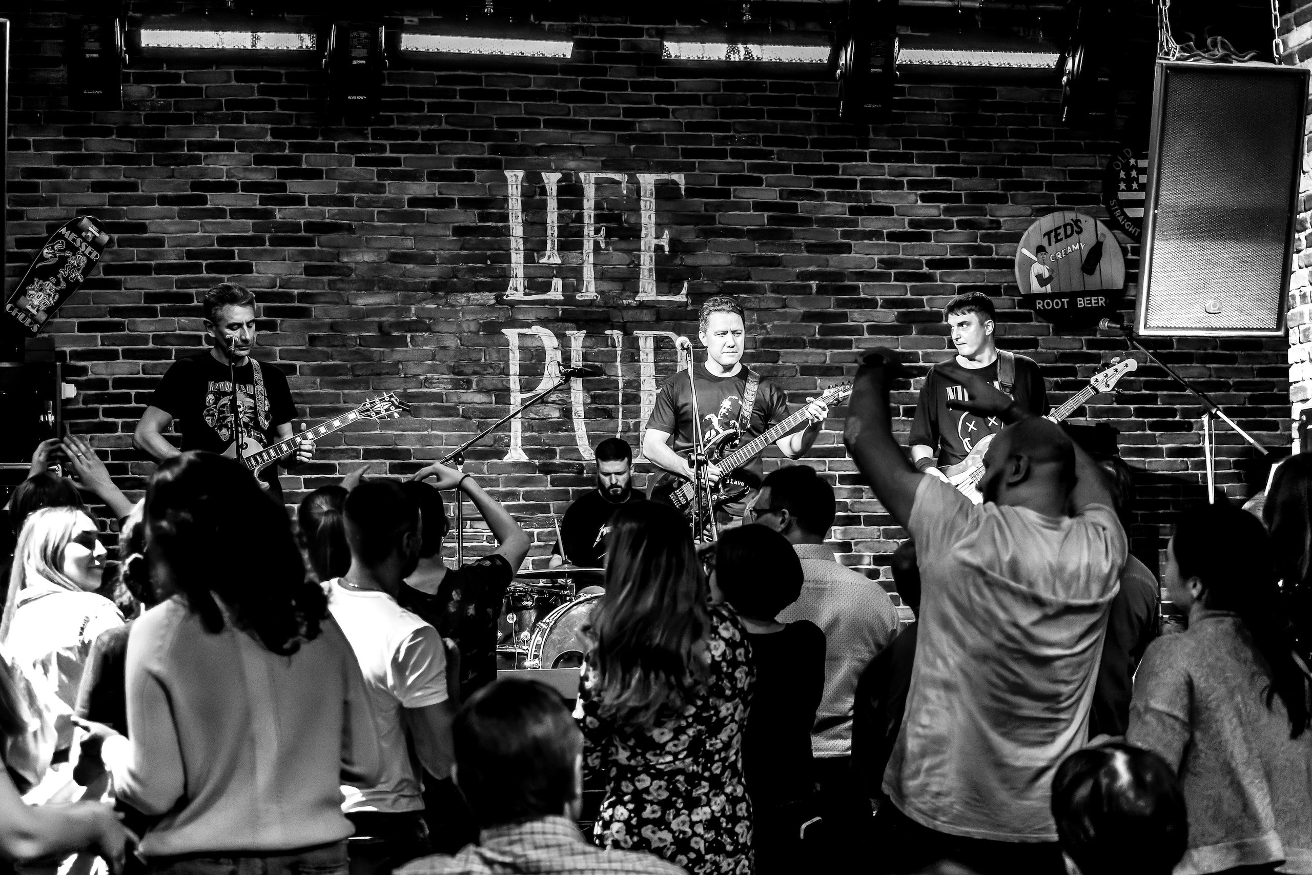 LifePub 29.03.2023. Московская кавер-группа BankBand