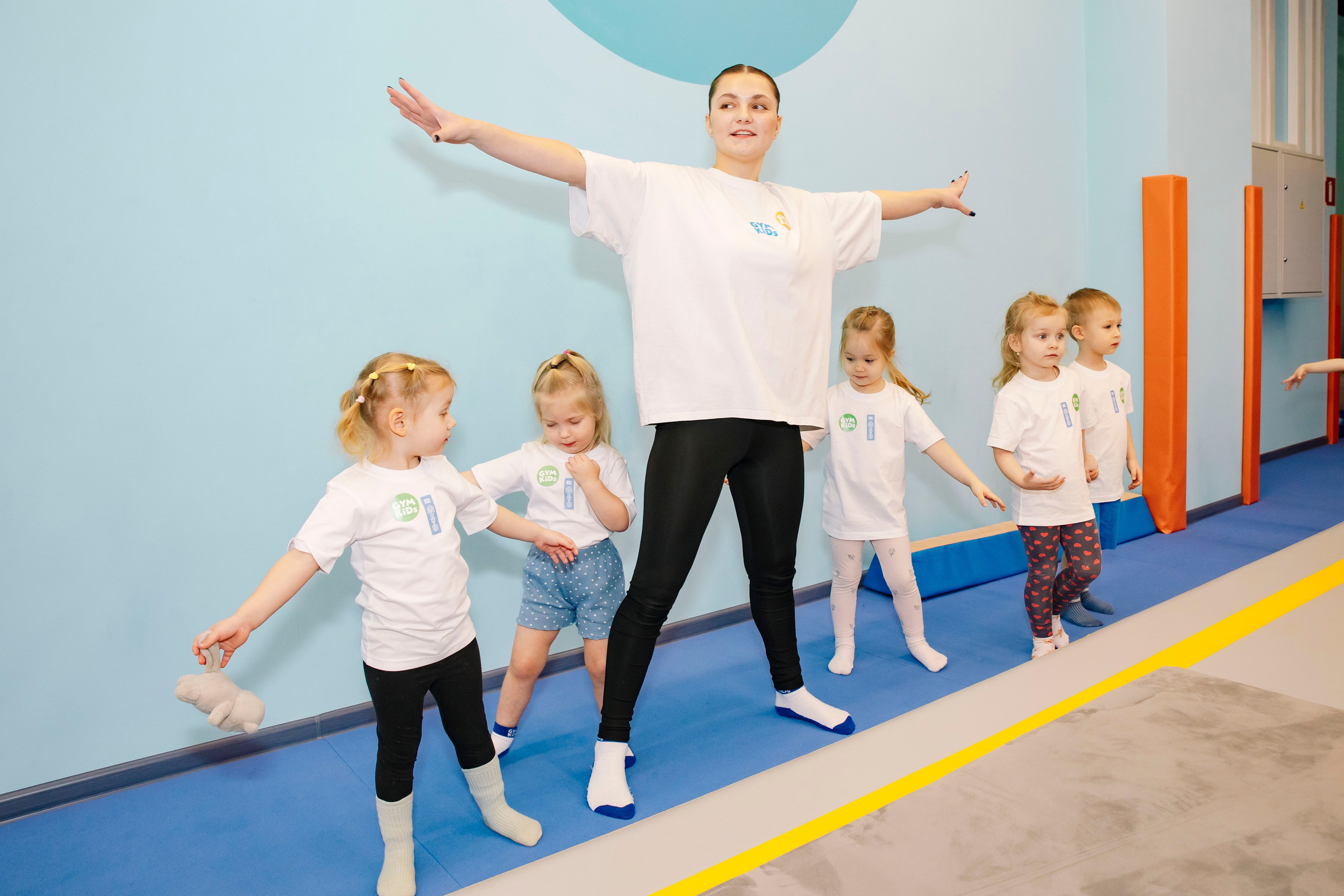 Соревнования по гимнастике в Gymkids Чертаново. Профессиональный фотограф в Москве | Заказать фотосессию и съемку