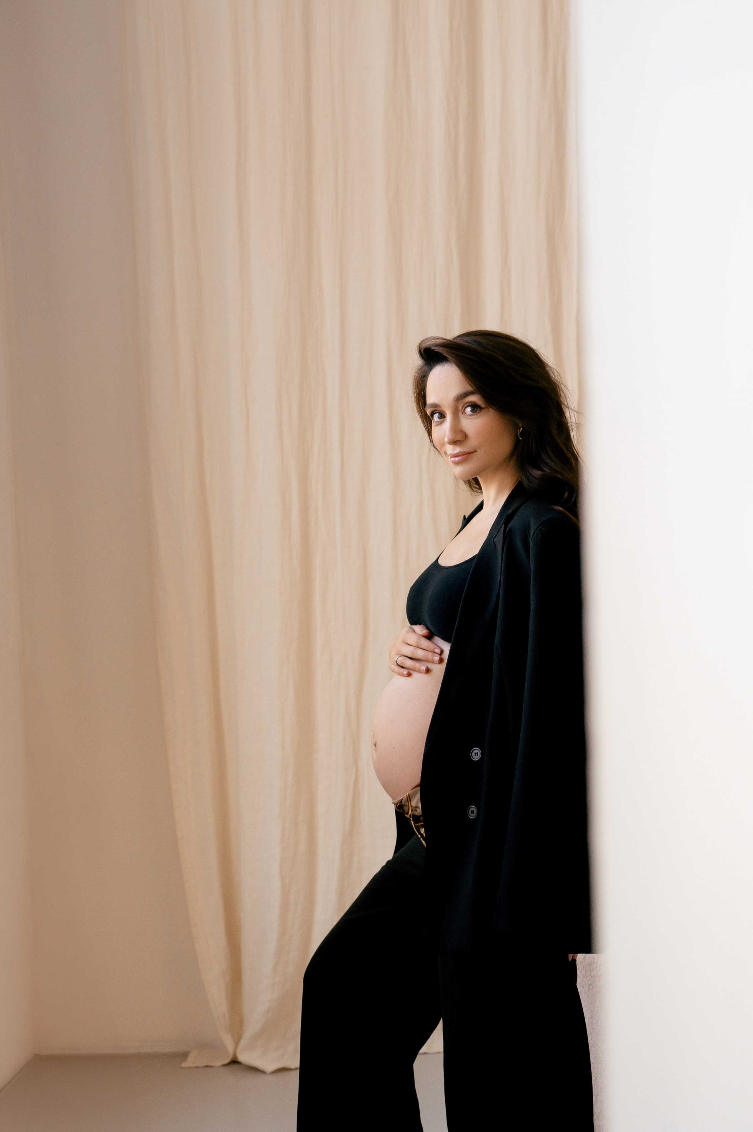 Профессиональный семейный и беременный фотограф в Санкт-Петербурге — Маргарита Иванова. Индивидуальные фотосессии под ключ: от образа до гот. Профессиональный фотограф беременности в СПБ. Стильные фотосессии беременности в стиле минимализм и классическая фотография