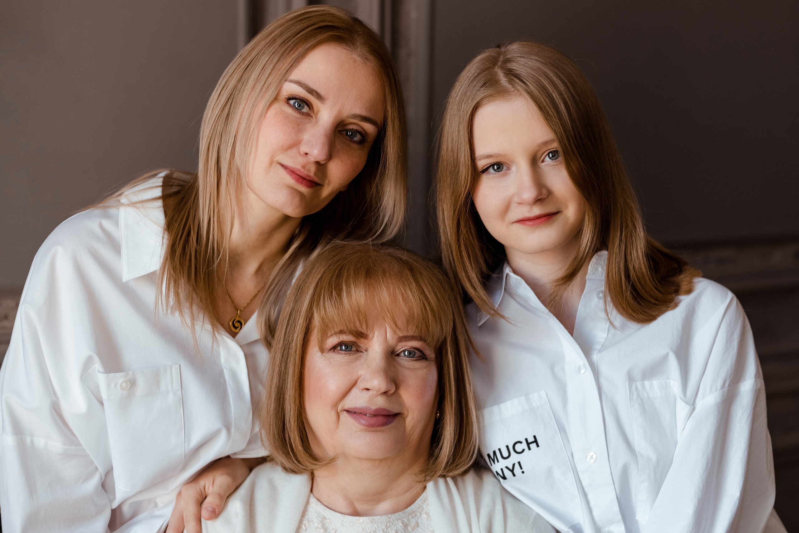 Фотосессия большой семьи в студии в Санкт-Петербурге. Фотограф Юлия Кондратьева