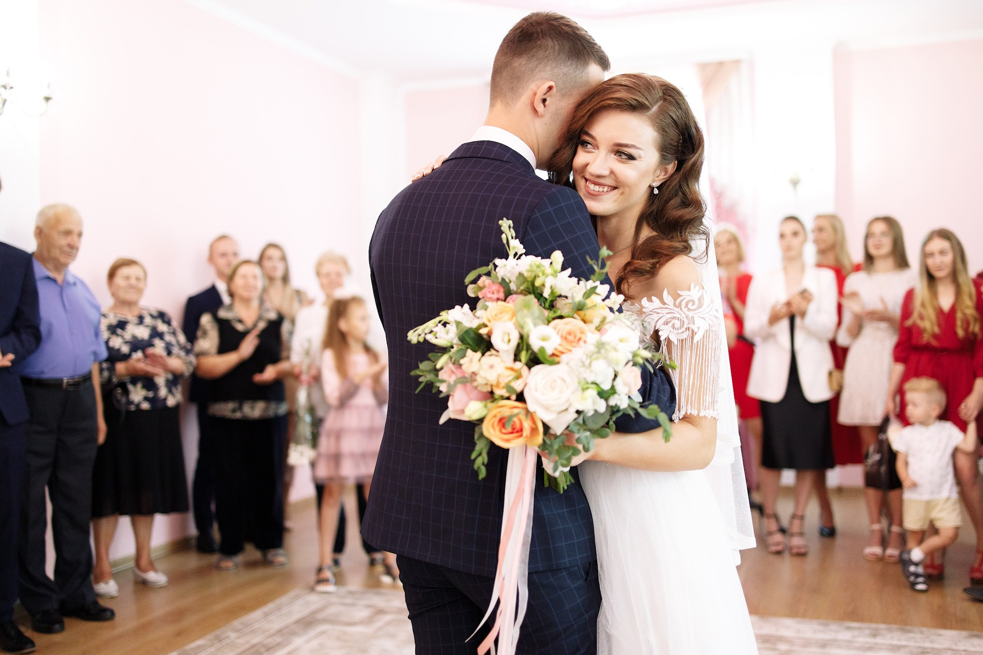 свадебный танец в загсе в нашем городе Витебск