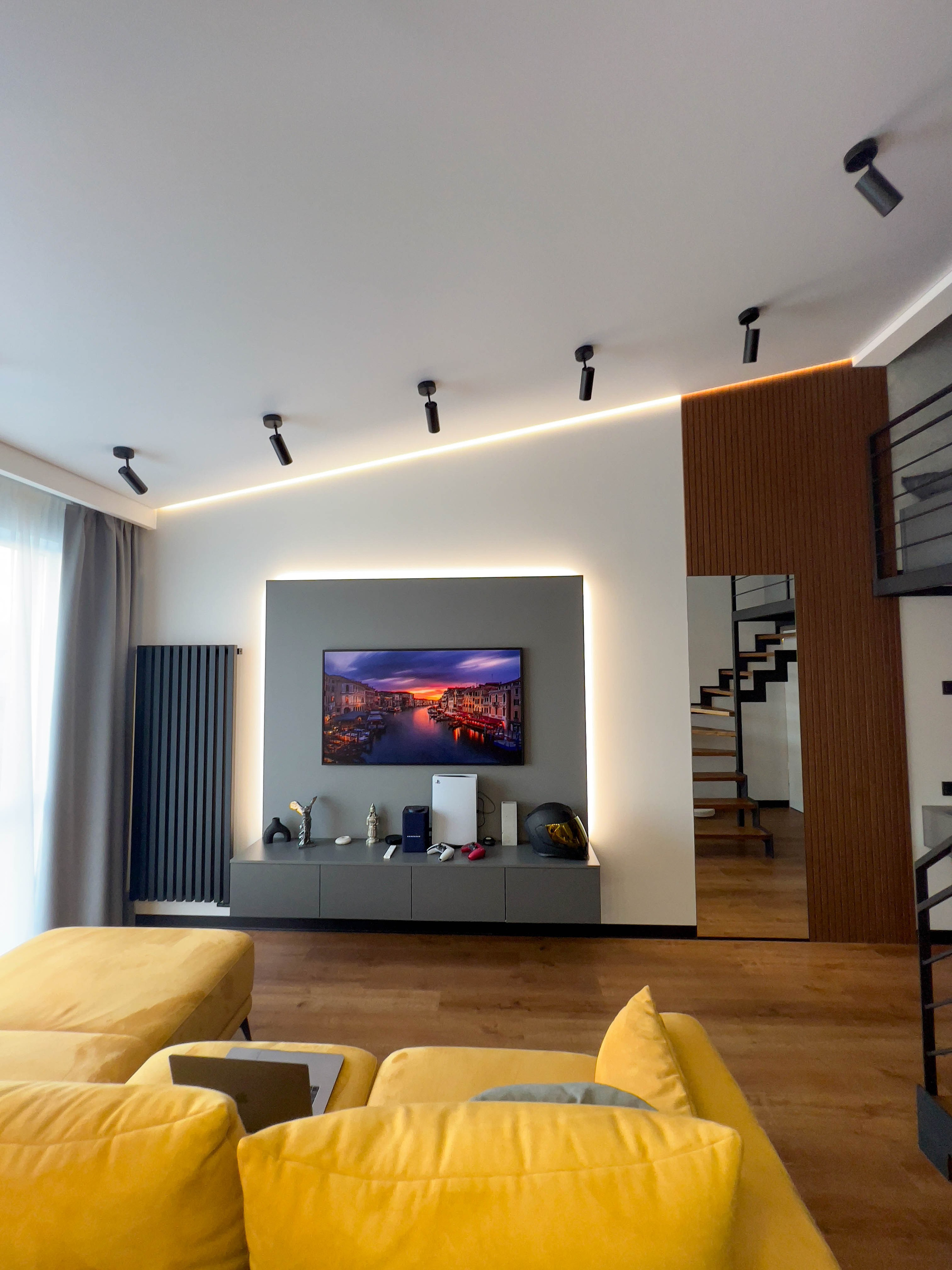 The apartment is on two levels. Fotograf Dmitrii Donets