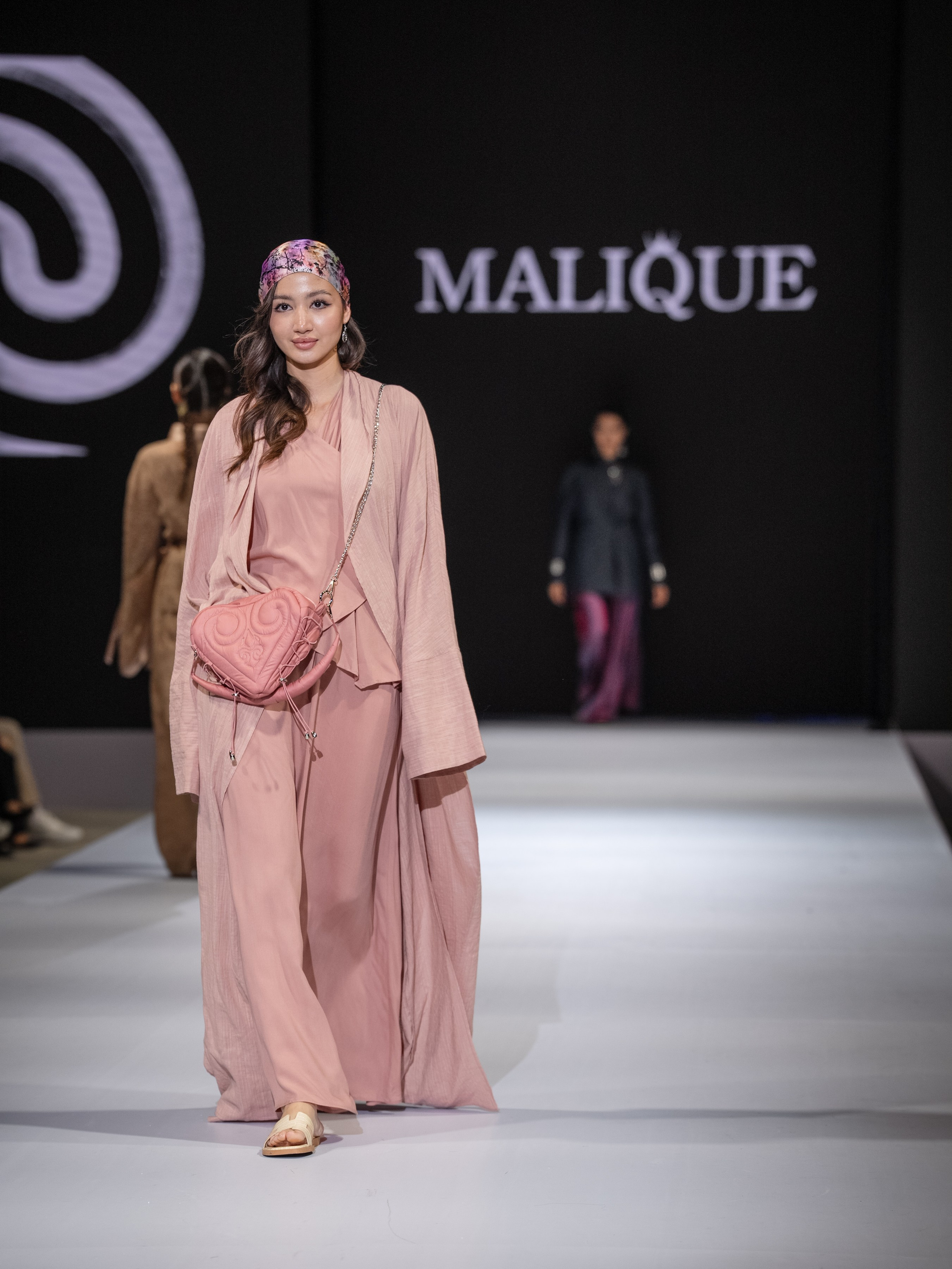 EURASIAN FASHION WEEK Malique. Сайт Алматинского НЮ АРТ, будуар и фэшн фотографа Дениса Карпенко