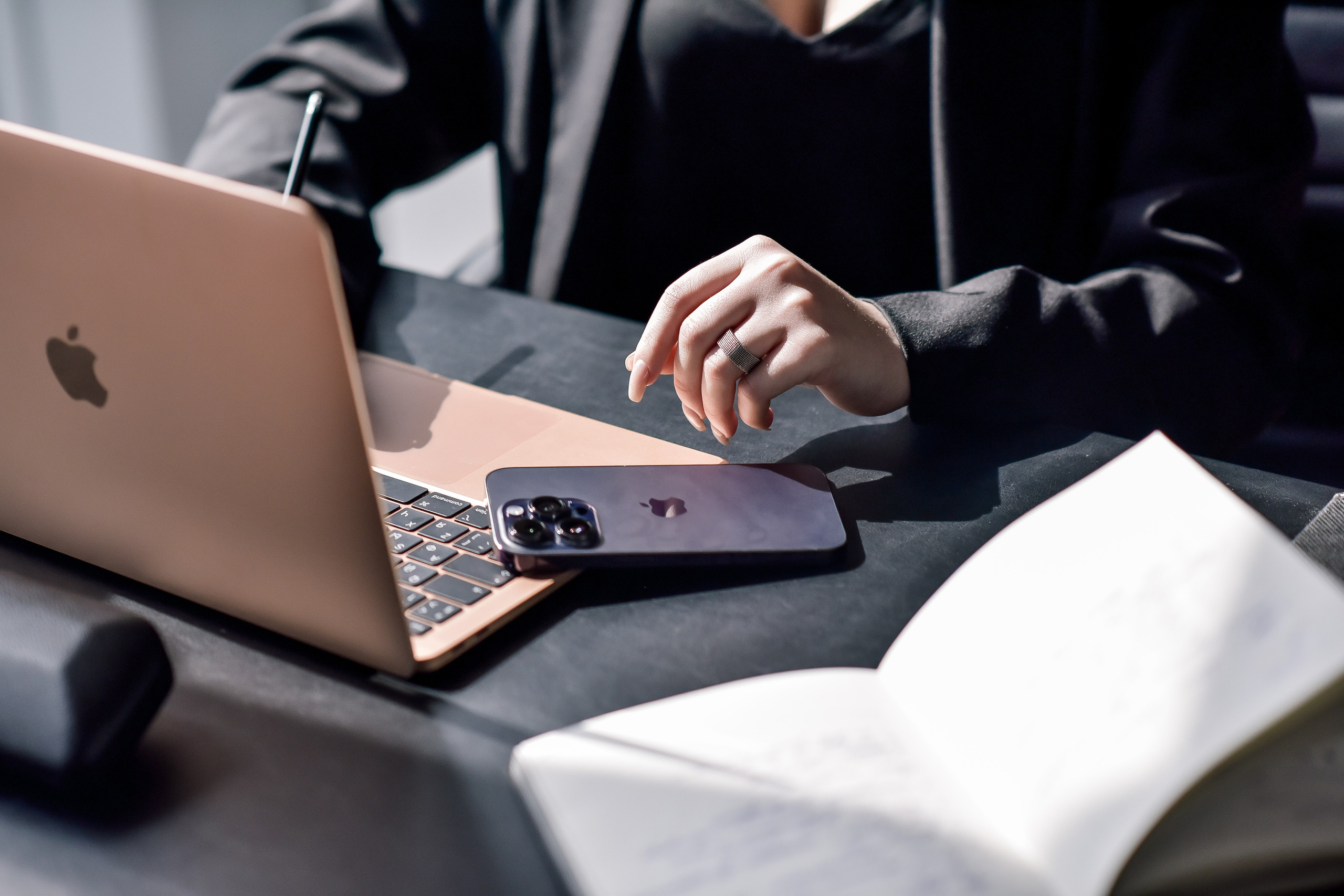 ДЕЛОВАЯ В СИТИ ОФИС. Фотограф для бизнесконтента, репортажей и семейного альбома в Москве