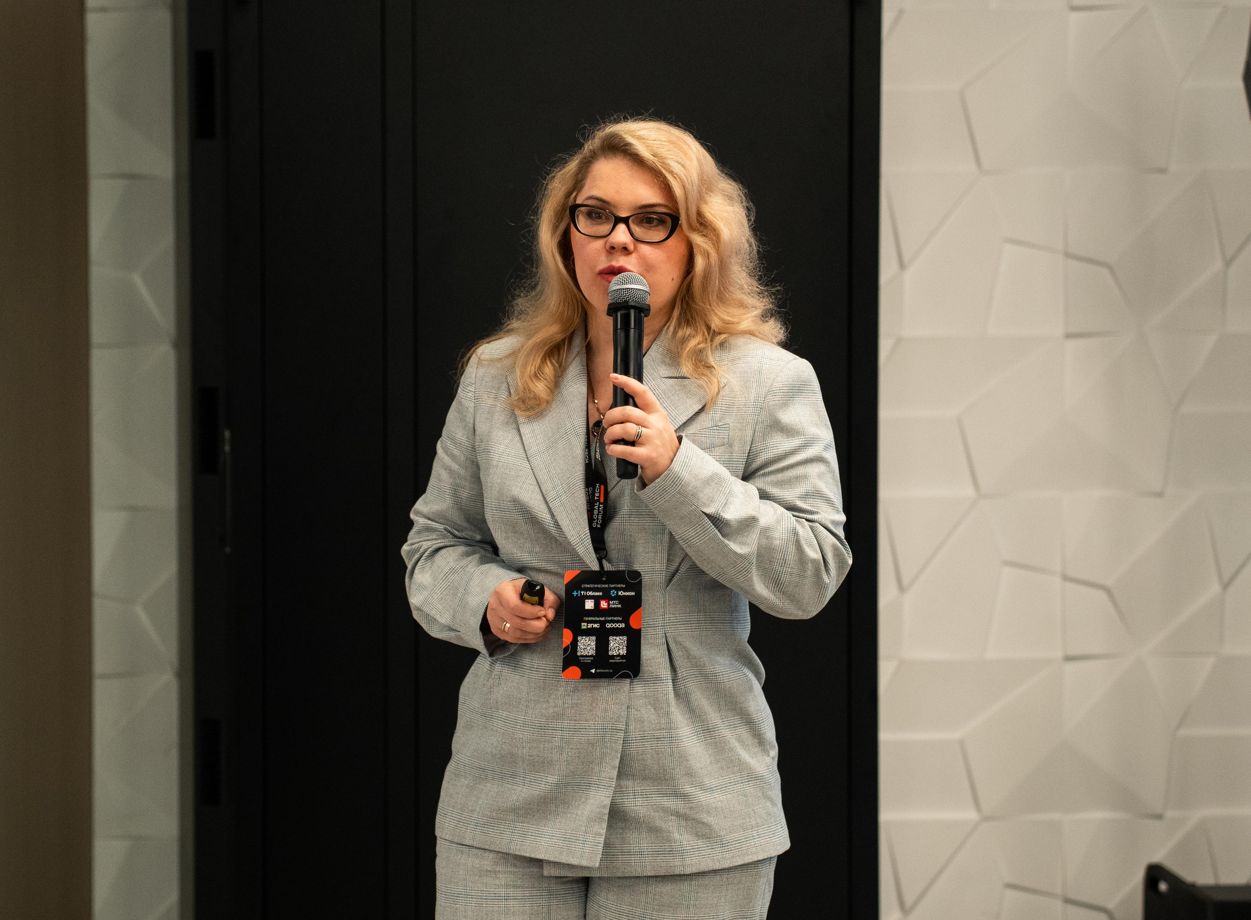 Global Tech Forum 27.03.2026. Коммерческий и художественный фотограф и видеограф в Москве Арсений Тургенев