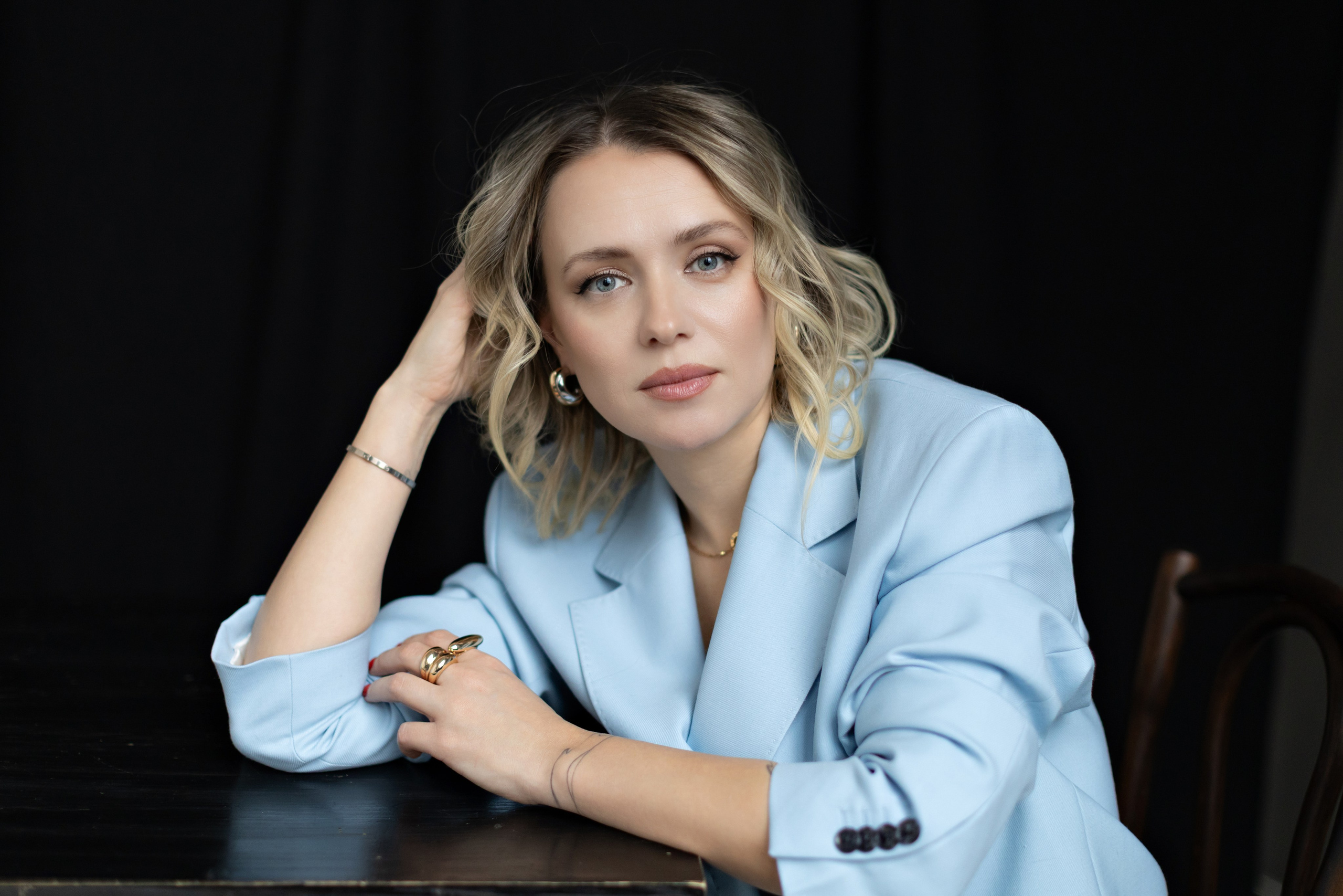 Фотосессия в лаконичной студии с Ульяной. Портретный и семейный фотограф Юлия Герман