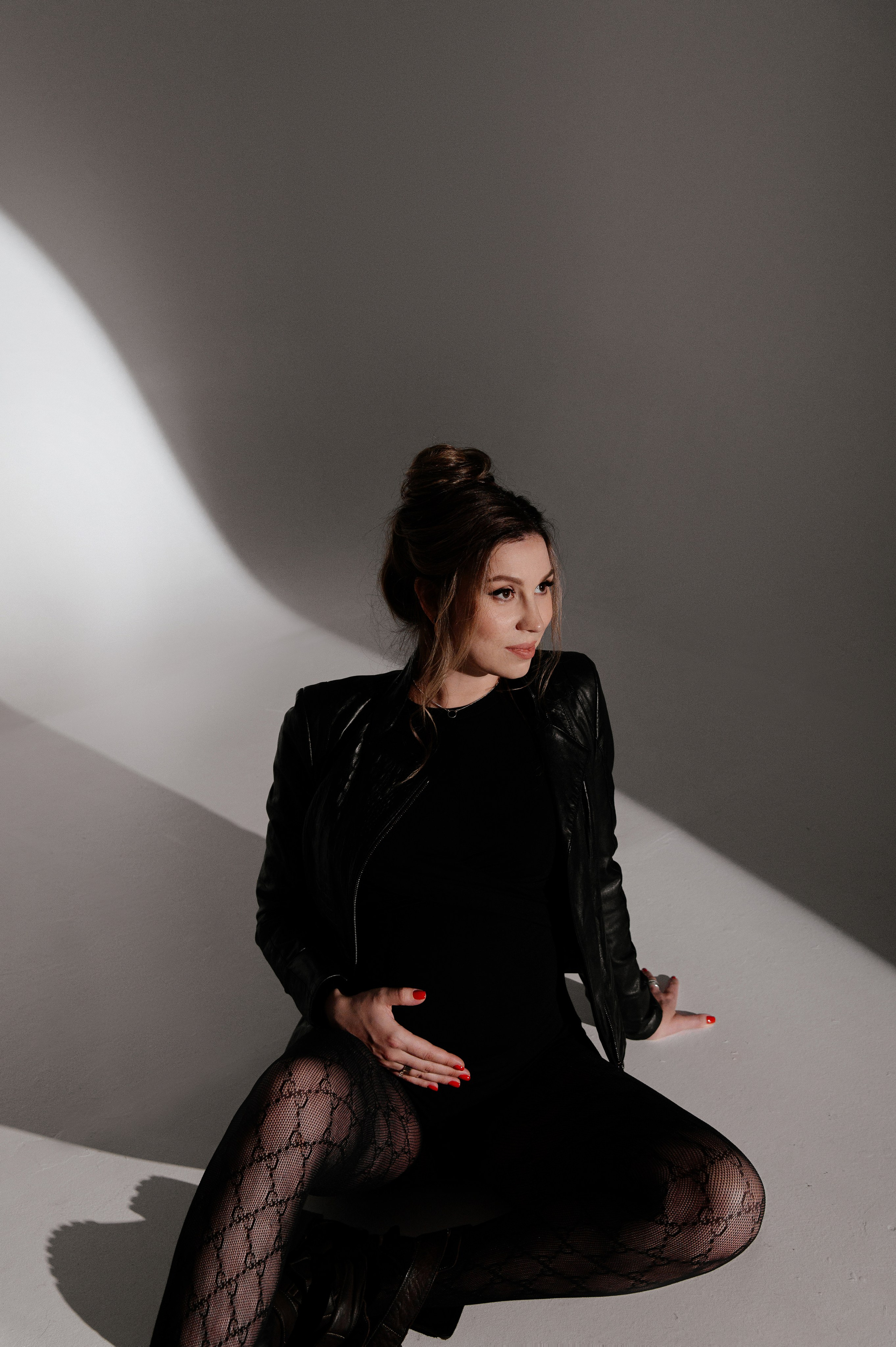 Фотосессия беременности на студии Караганда. Свадебный фотограф Караганда