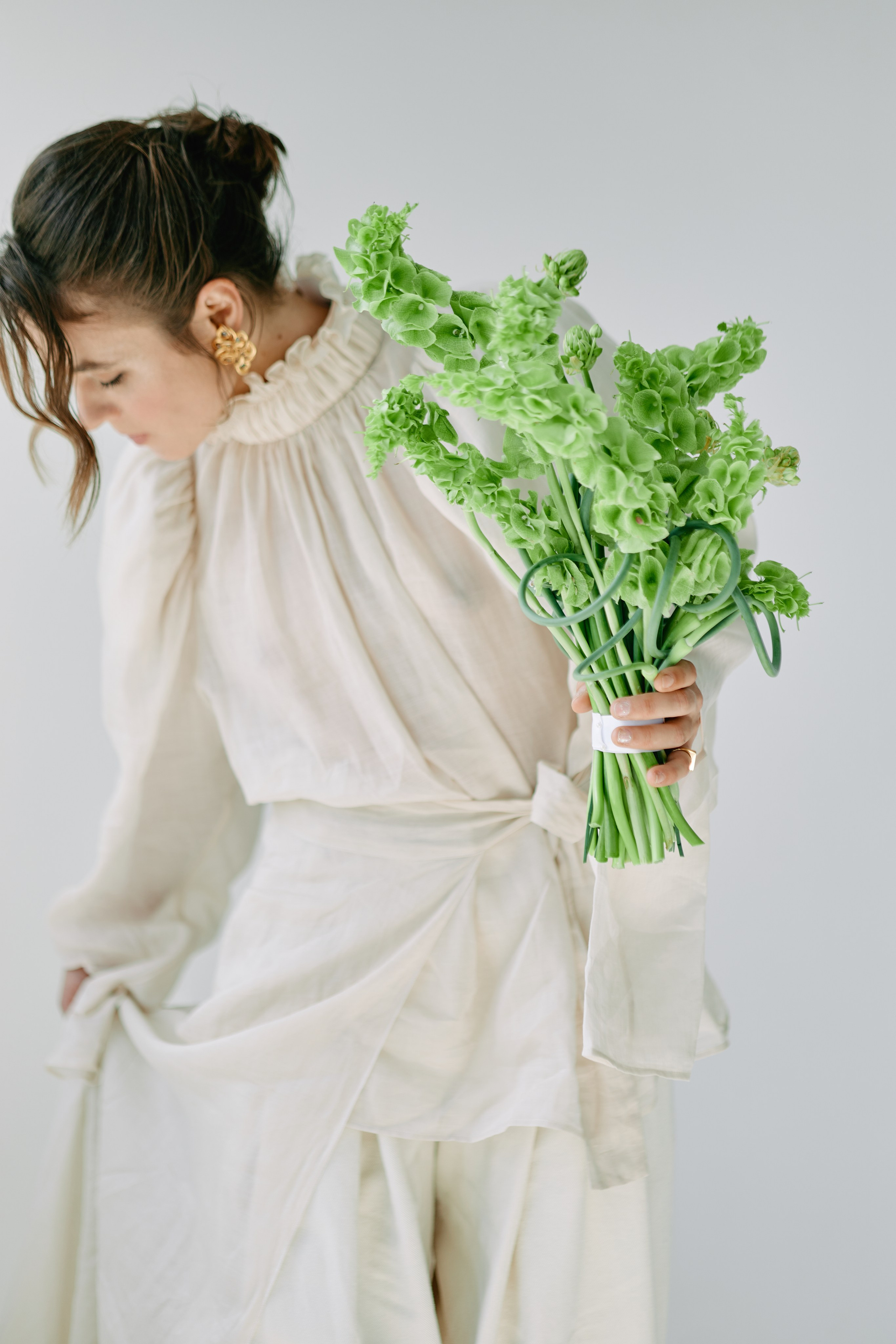 Анастасия и цветы. Свадебный и фэшн фотограф в Москве и Санкт-Петербурге