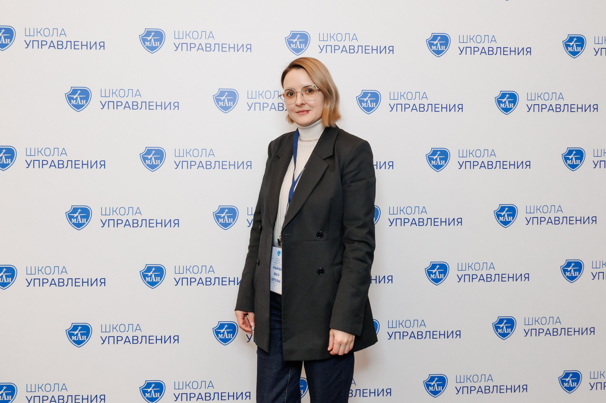 Пресс-волл «Школа управления МАИ». Фотограф в Москве Дмитрий Емельянов