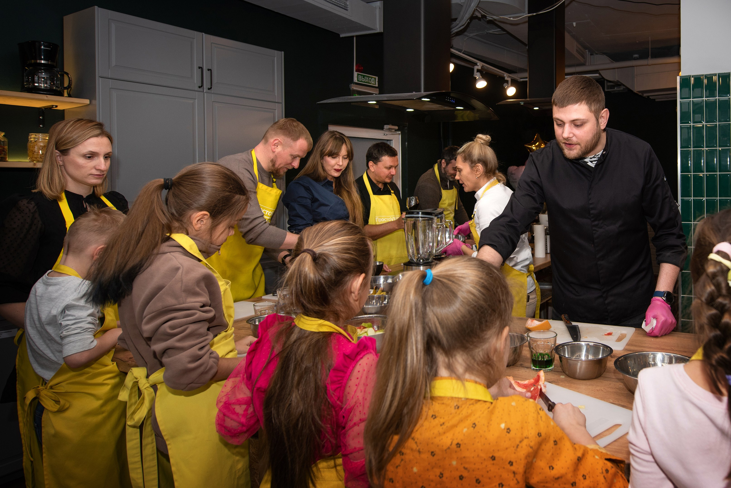 Детский день рождения в кулинарной студии. Фотограф Диана Вальтер