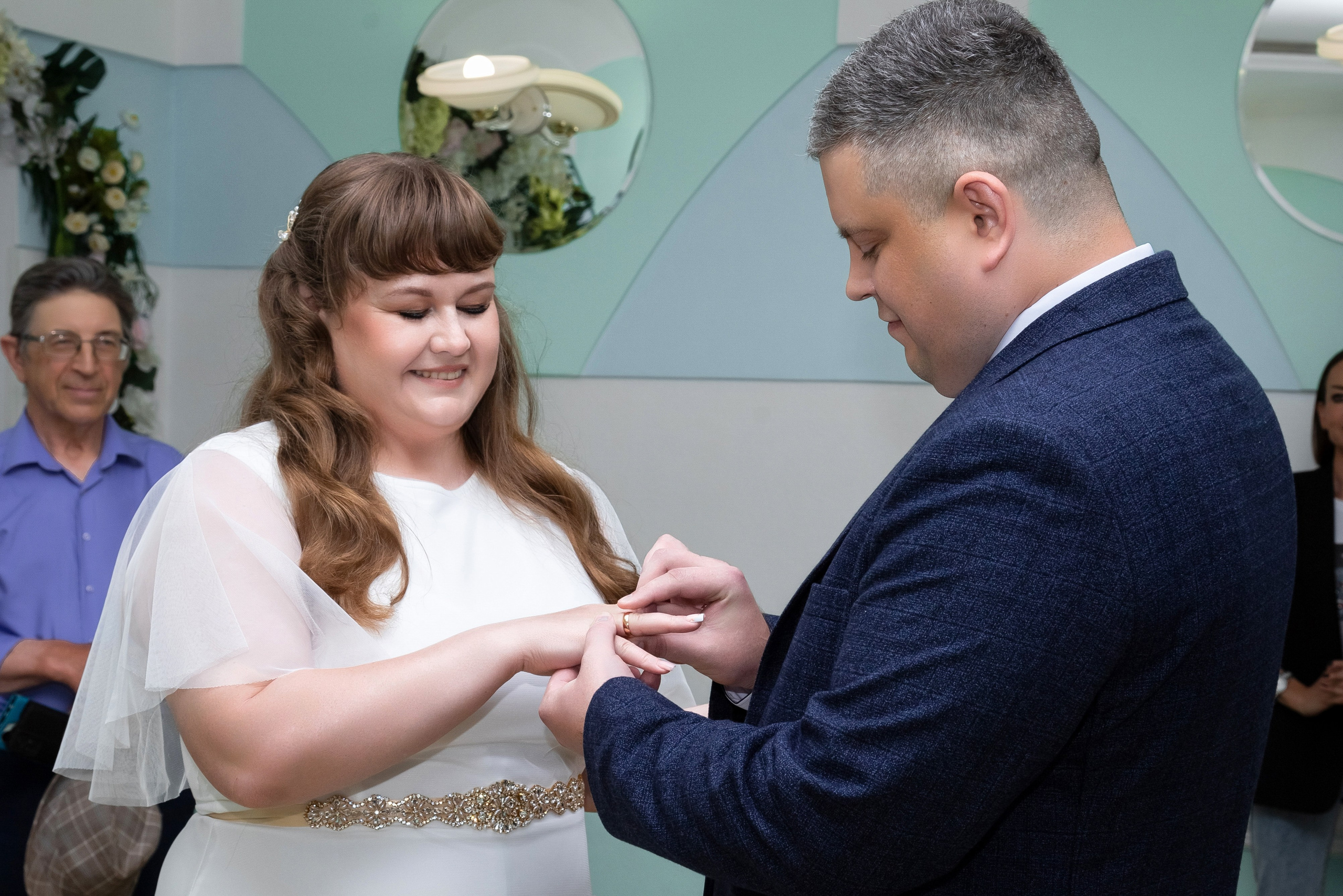 Прогулка в сирени после ЗАГСа Томск (Р. Люксембург). Фотограф в Томске Евгения Гуляева