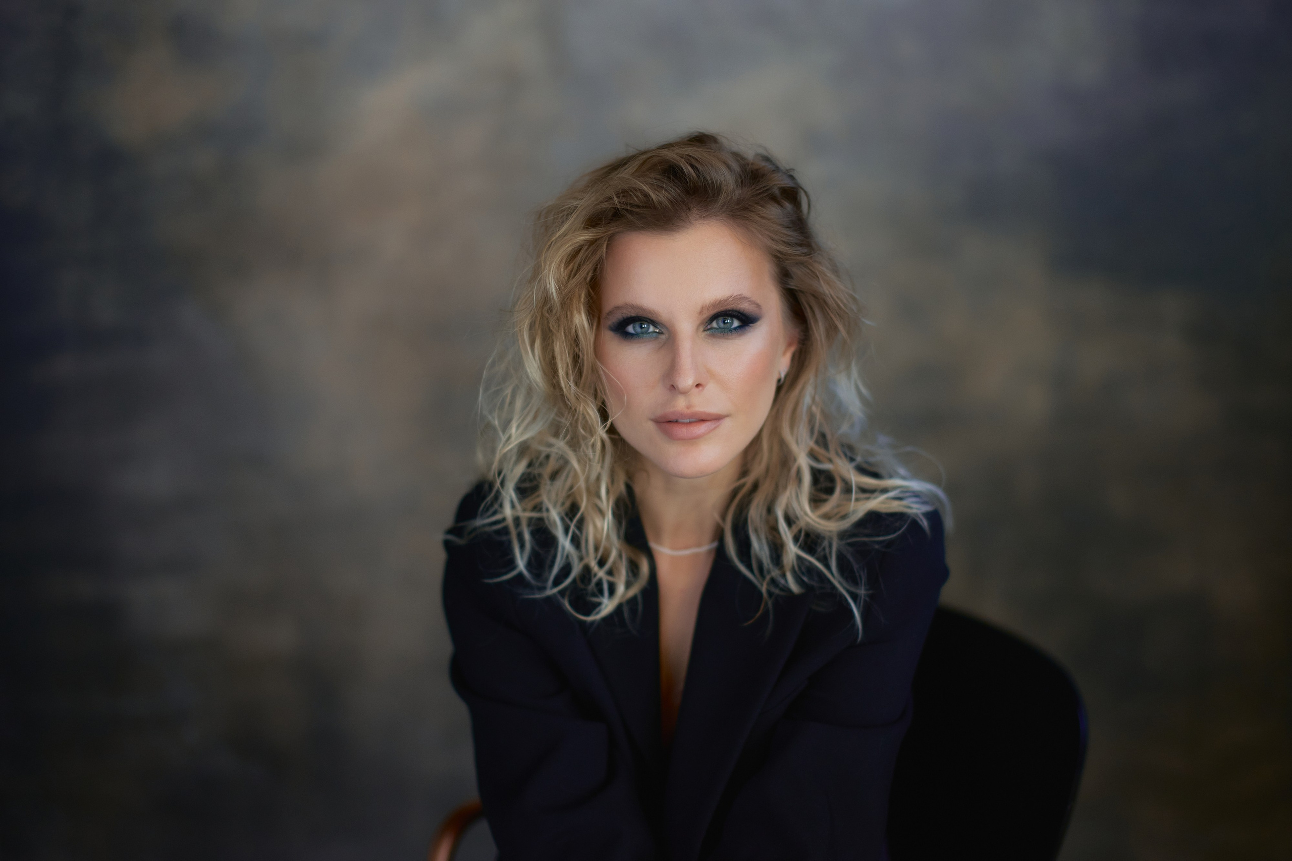 Эффектная портретная фотосессия в студии для Марины. Репортажный и женский фотограф в Новосибирске