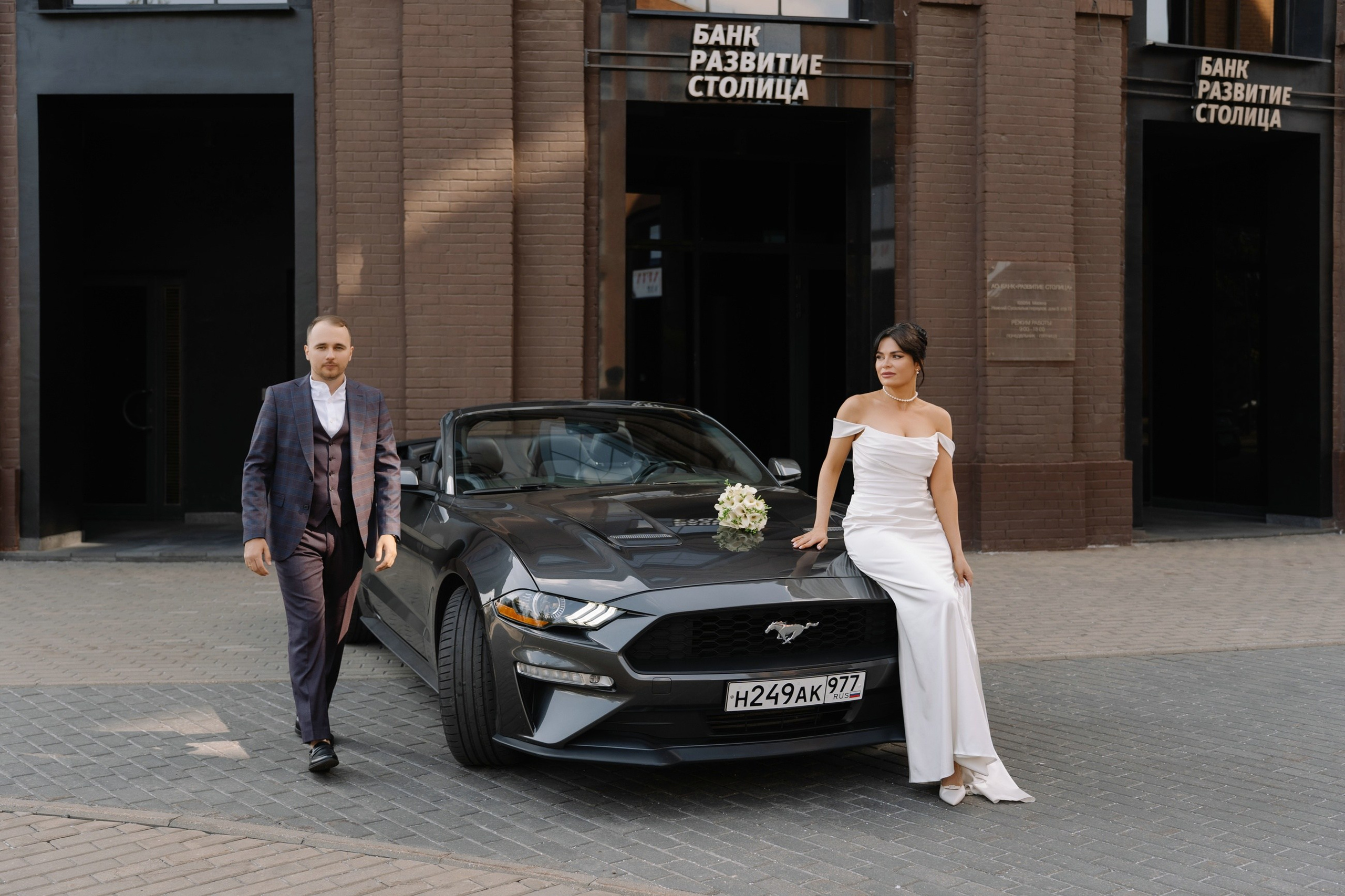 Свадебная фотосессия с кабриолетом. Свадебный и семейный фотограф в Москве Светлана Зоткина
